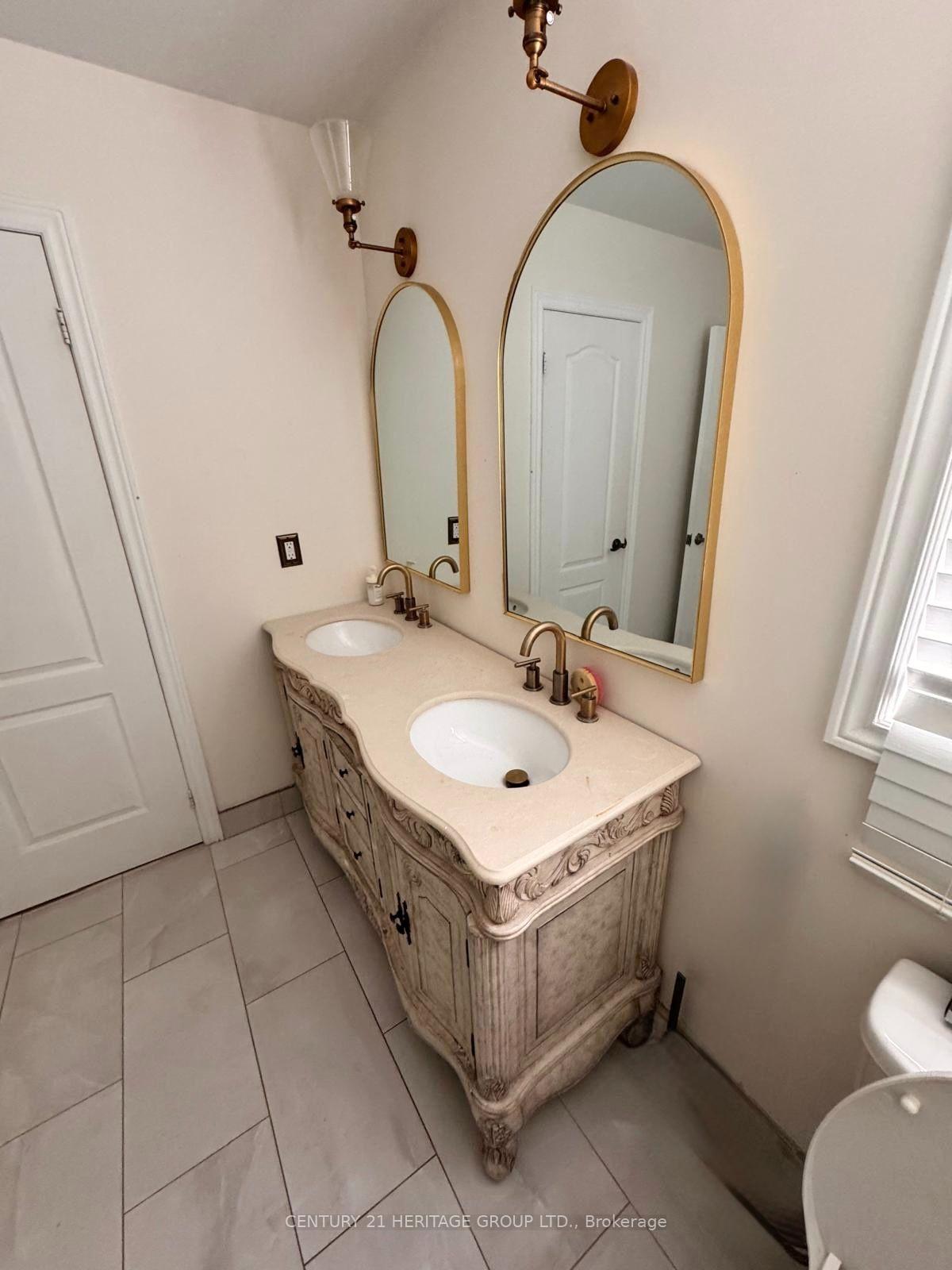 Photo 15 of 82 Raintree Crescent, Richmond Hill, Oak Ridges — HOMEH