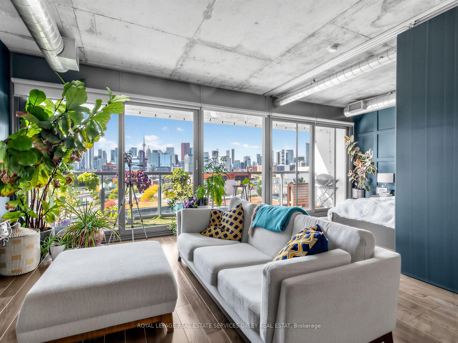 Photo 2 of Unit 1010, 32 Trolley Crescent, Toronto, Moss Park — HOMEH