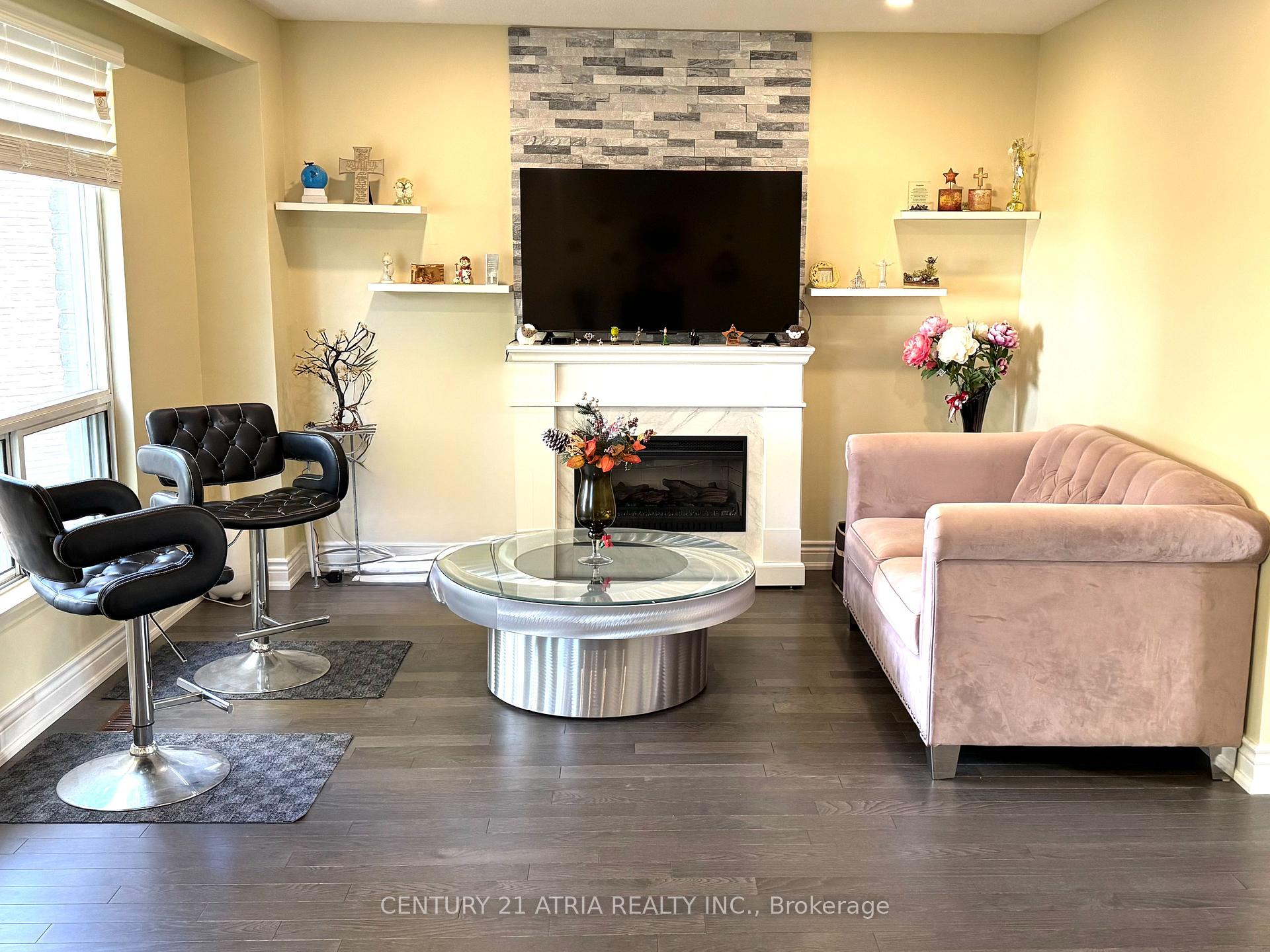 Photo 3 of 38 Henderson Drive, Aurora, Aurora Highlands — HOMEH