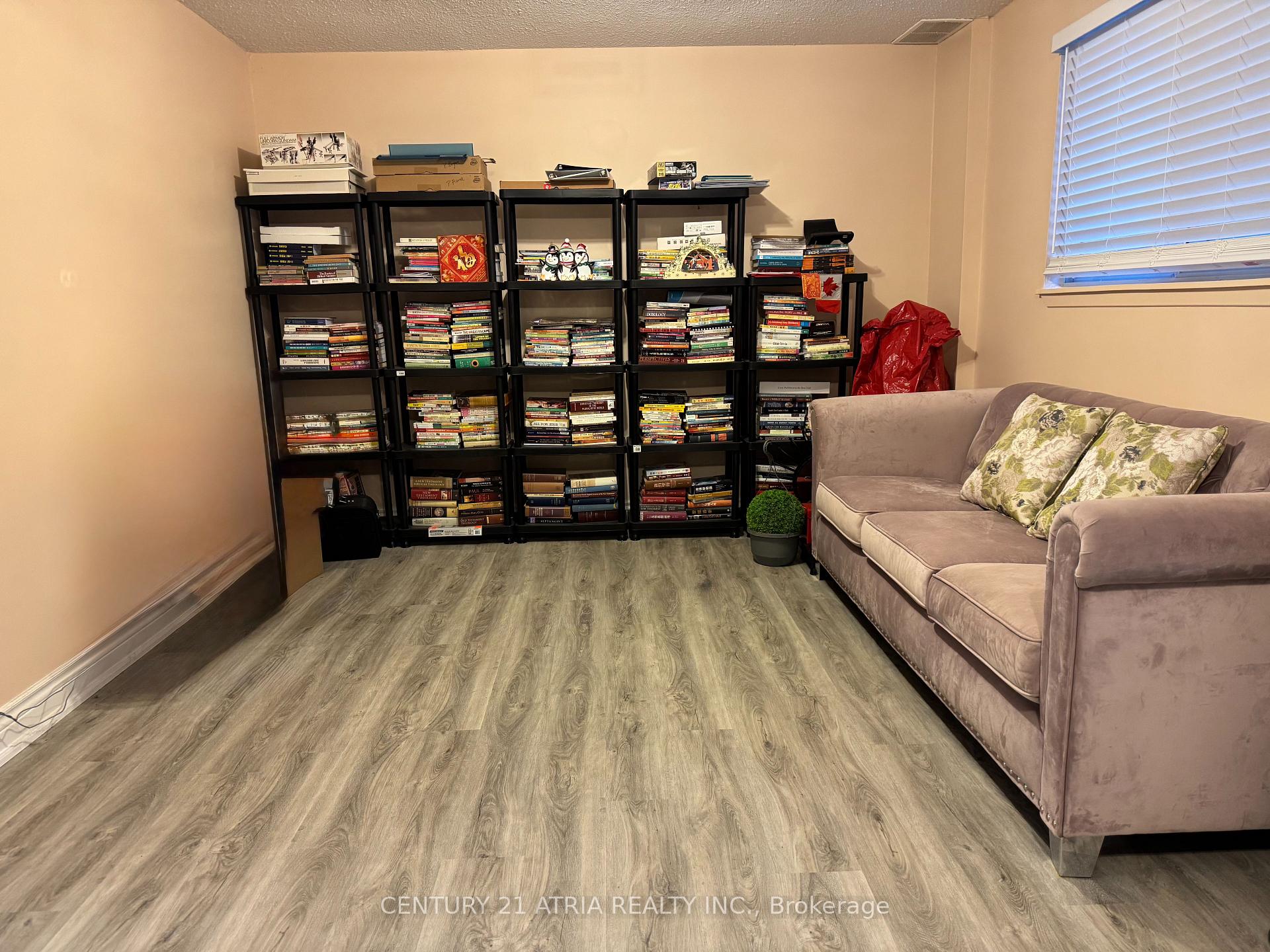 Photo 5 of 38 Henderson Drive, Aurora, Aurora Highlands — HOMEH