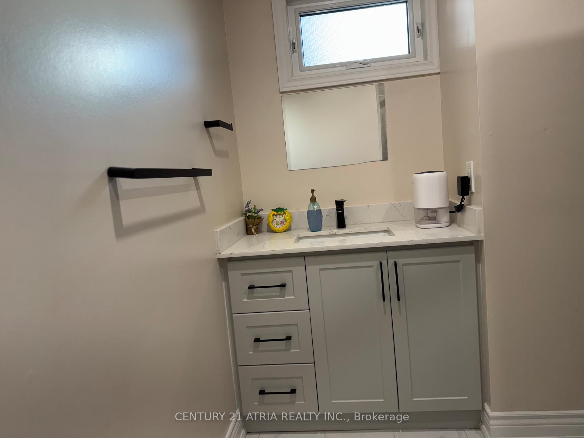 Photo 18 of 38 Henderson Drive, Aurora, Aurora Highlands — HOMEH