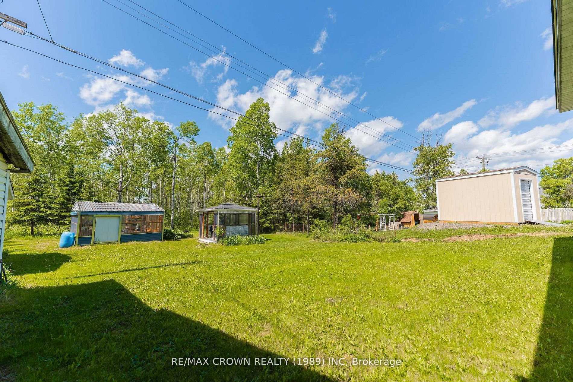 Photo 2 of 30 Pine Crescent, Kapuskasing — HOMEH