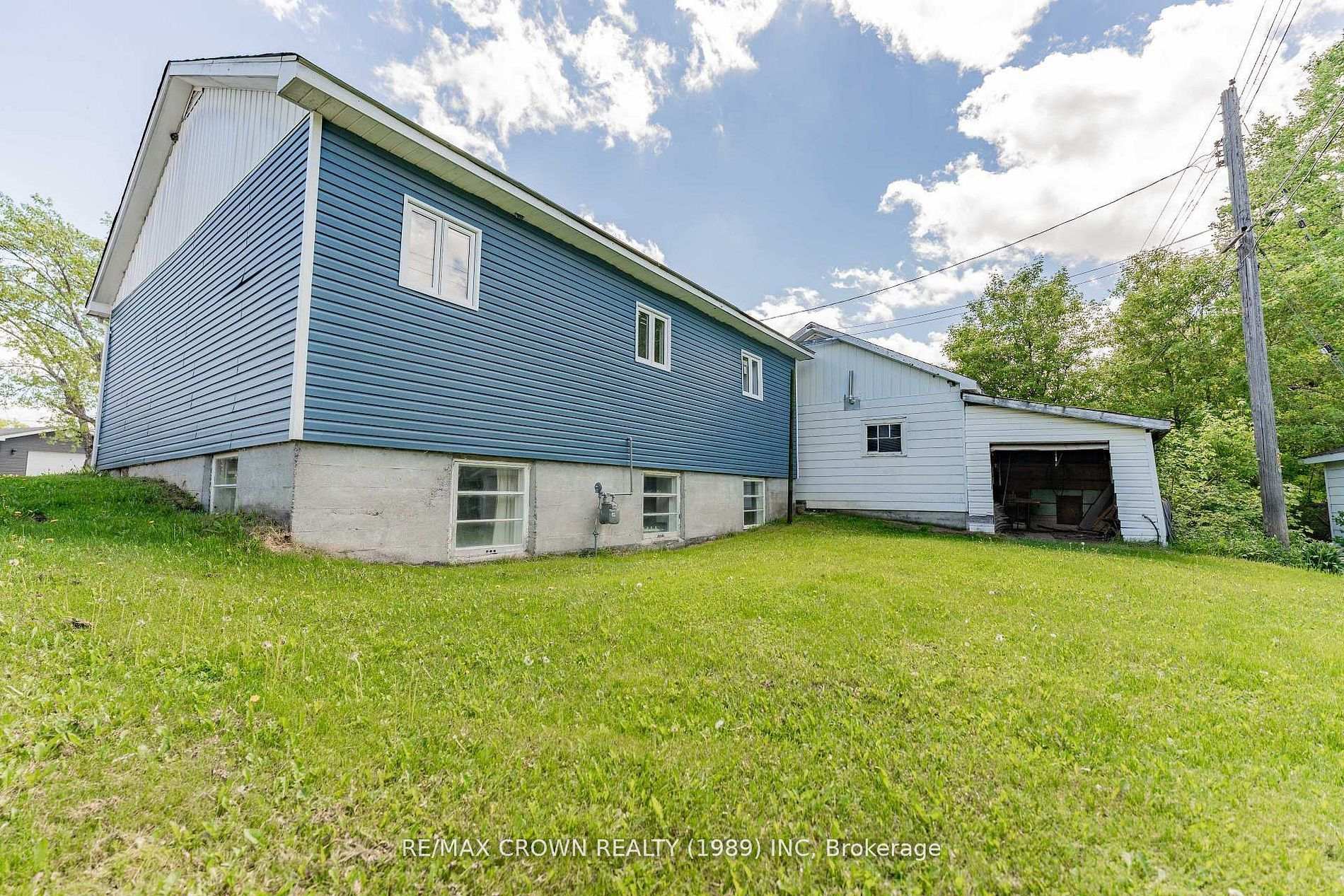 Photo 3 of 30 Pine Crescent, Kapuskasing — HOMEH