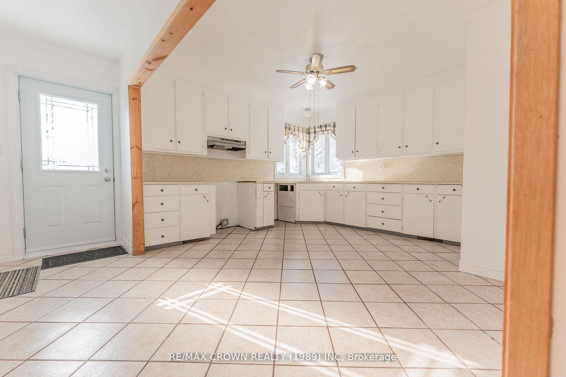 Photo 5 of 30 Pine Crescent, Kapuskasing — HOMEH