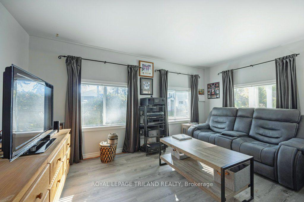 Photo 11 of 143 St George Street, St. Thomas — HOMEH