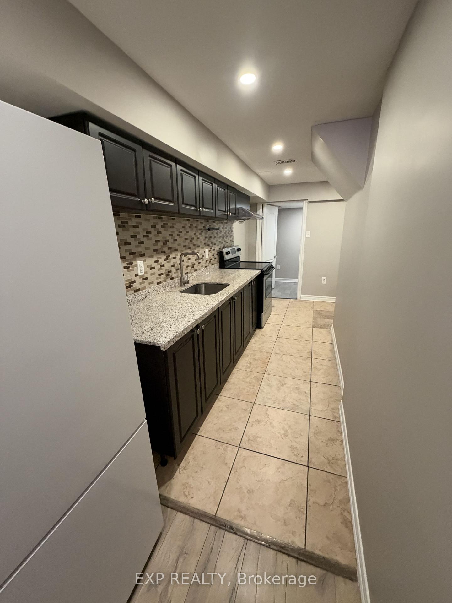 Photo 3 of 25 Portstewart Crescent, Brampton, Credit Valley — HOMEH
