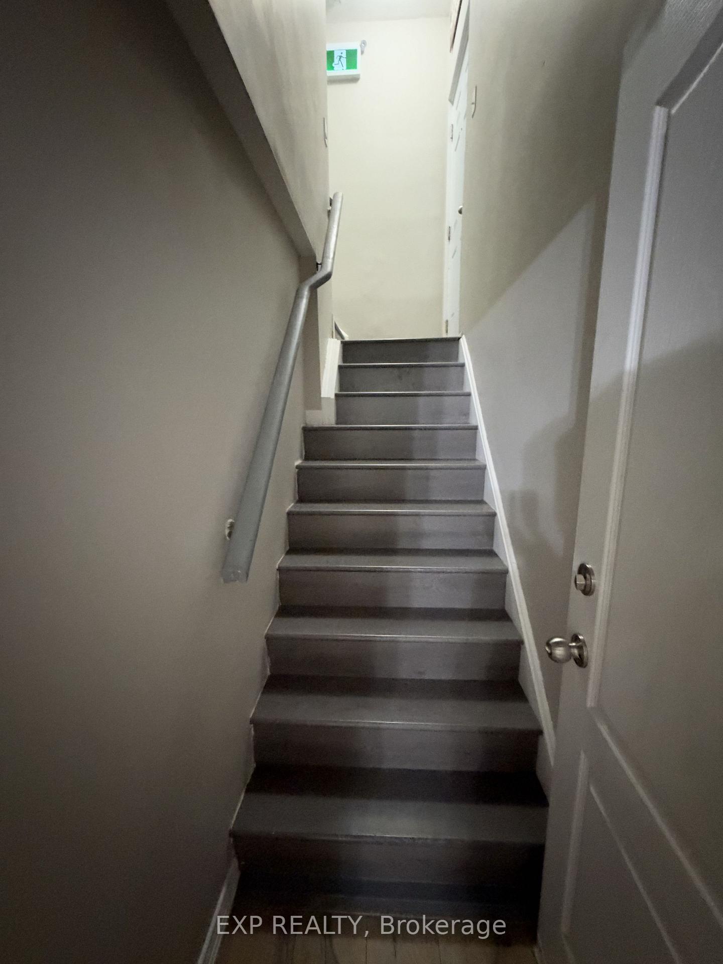 Photo 8 of 25 Portstewart Crescent, Brampton, Credit Valley — HOMEH