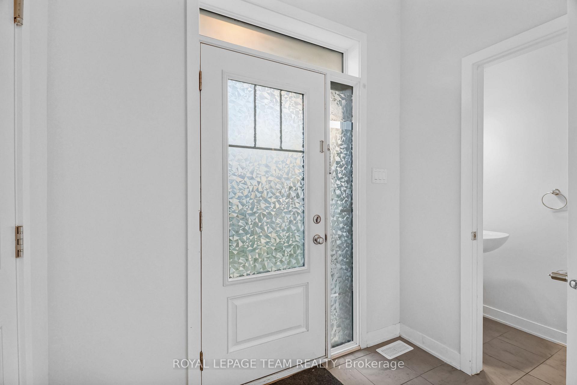 Photo 3 of 2177 Winsome Terrace, Ottawa, Fallingbrook/Gardenway South — HOMEH