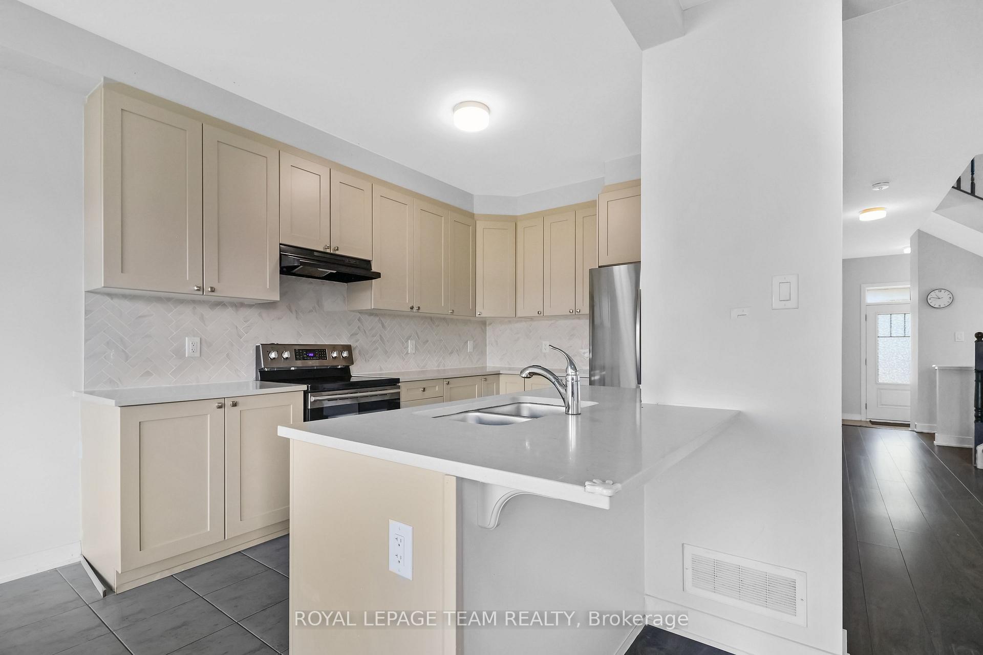 Photo 13 of 2177 Winsome Terrace, Ottawa, Fallingbrook/Gardenway South — HOMEH