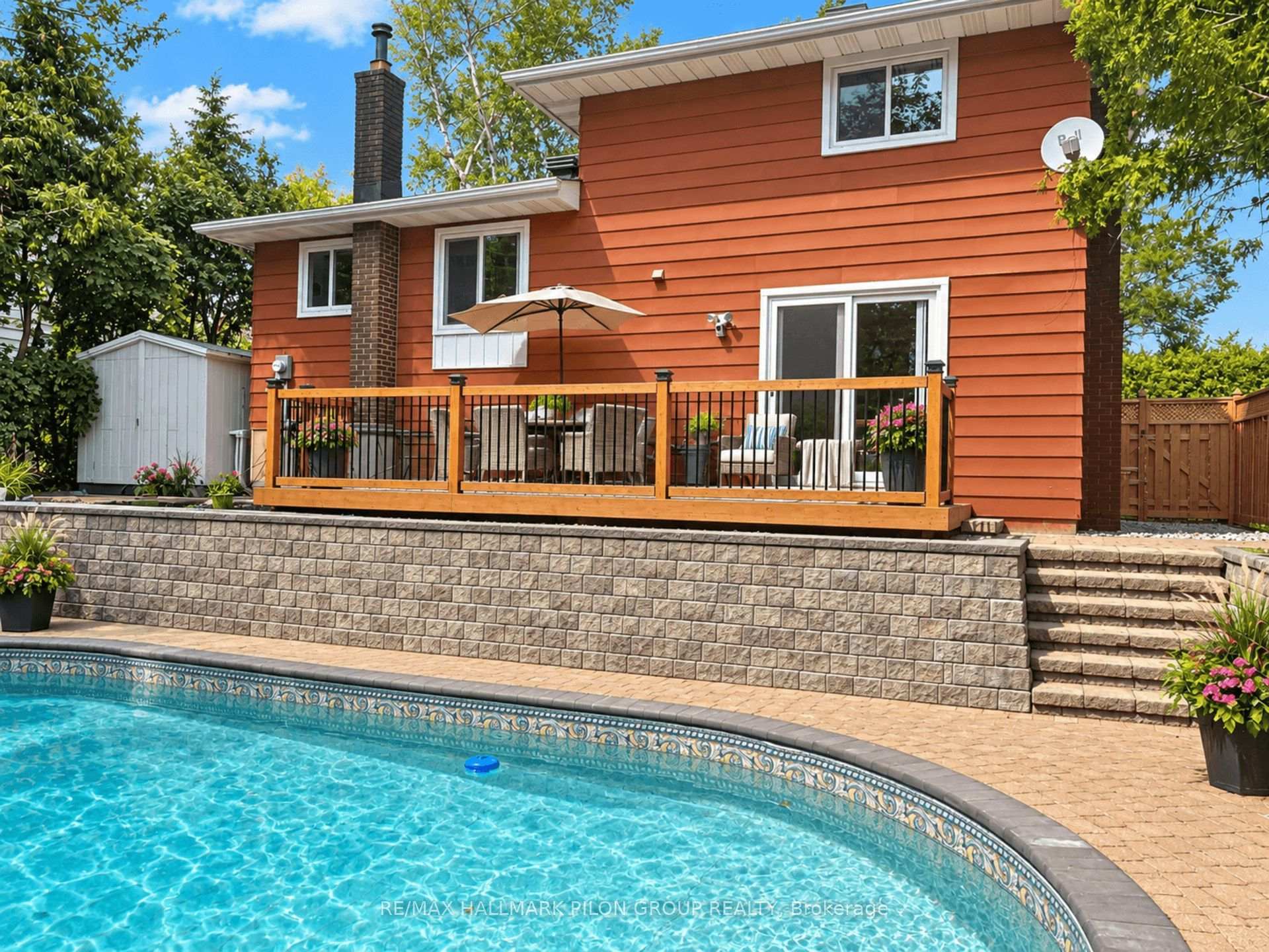 Photo 3 of 16 Eastpark Drive, Ottawa, Blackburn Hamlet — HOMEH