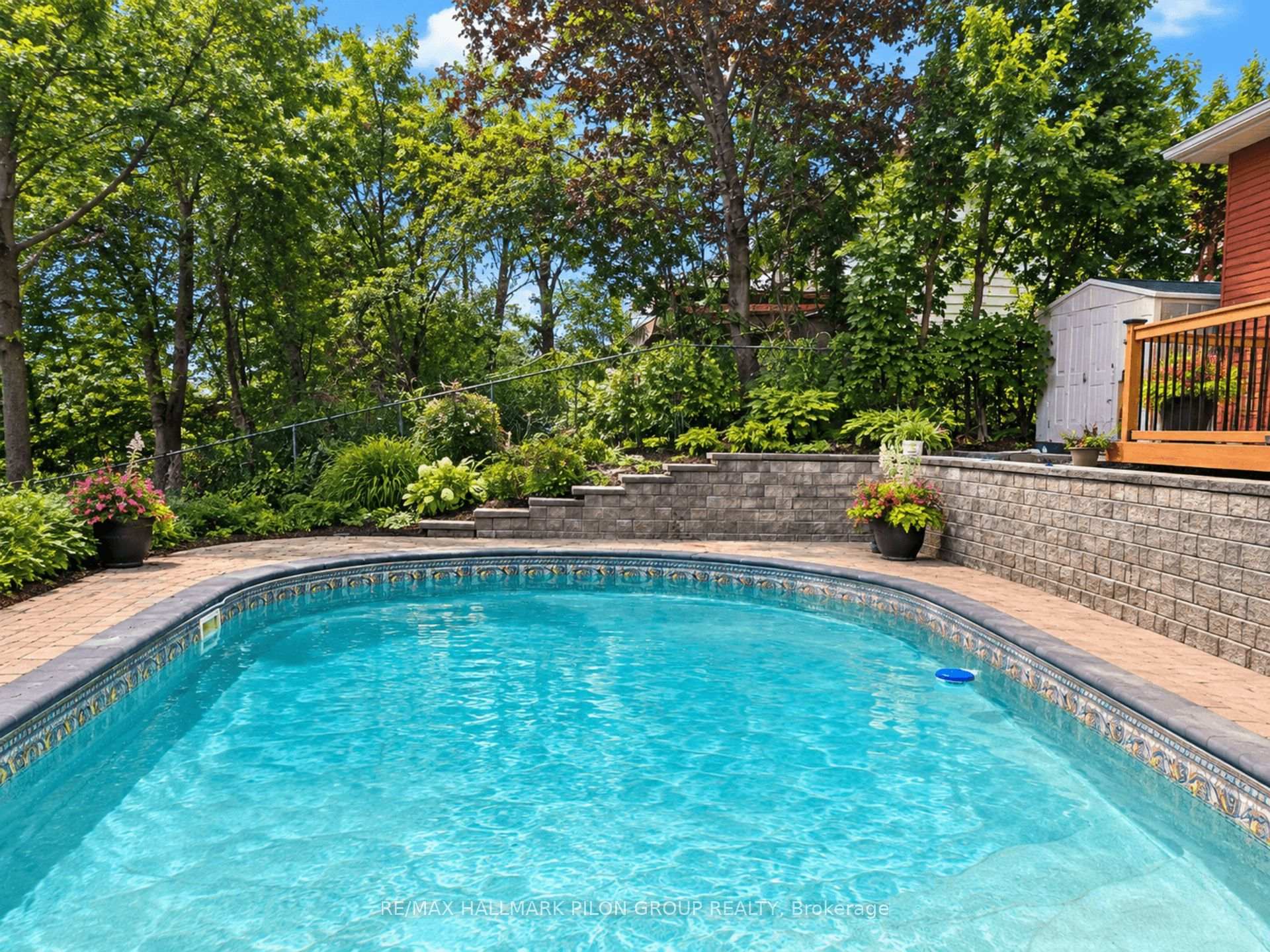 Photo 4 of 16 Eastpark Drive, Ottawa, Blackburn Hamlet — HOMEH