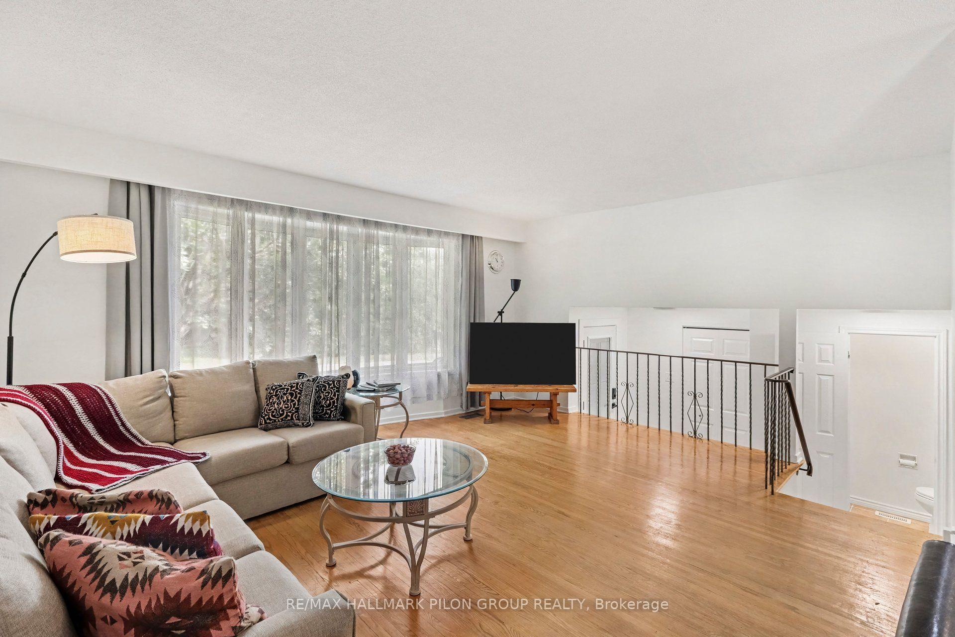 Photo 6 of 16 Eastpark Drive, Ottawa, Blackburn Hamlet — HOMEH