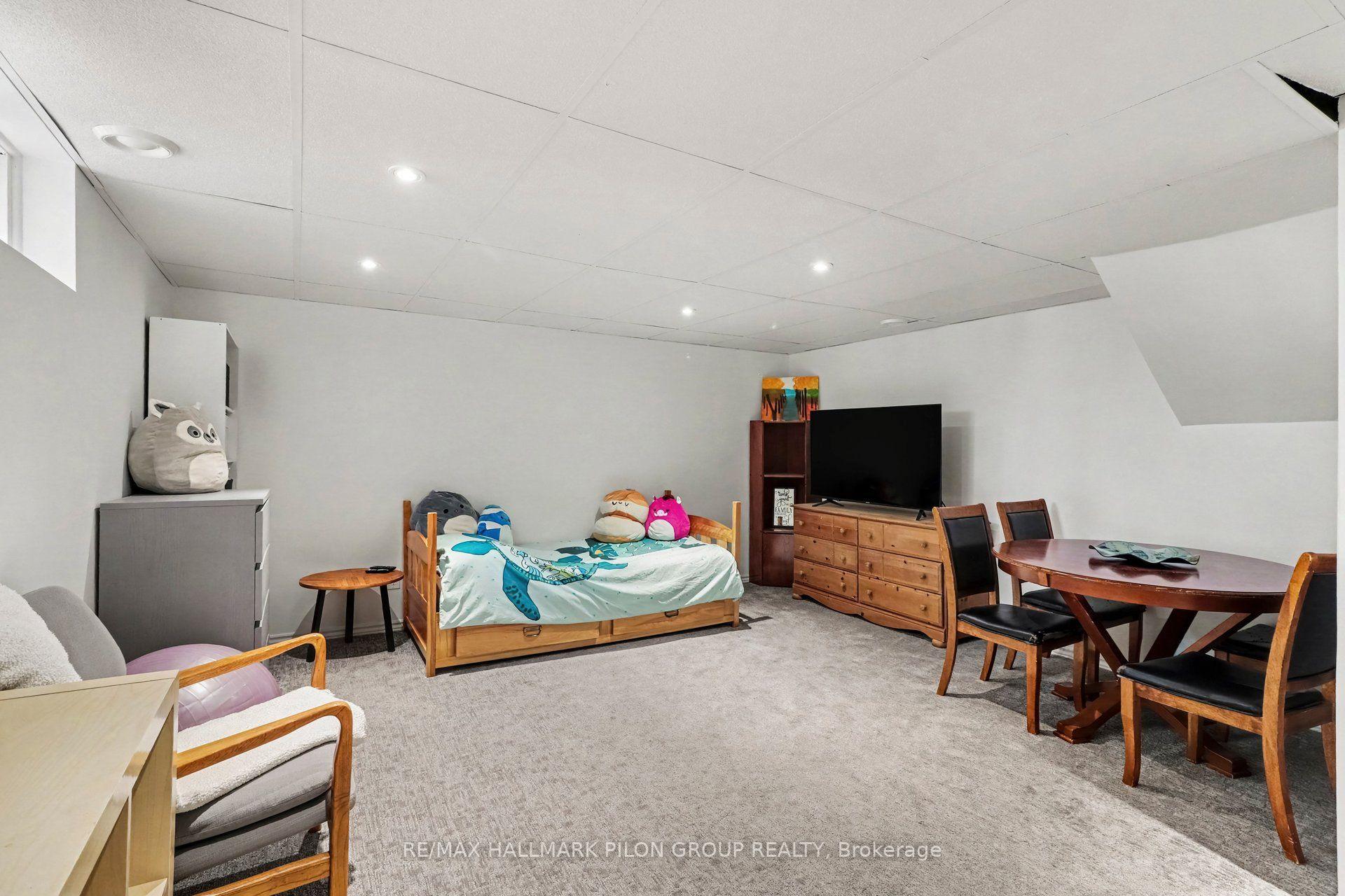 Photo 19 of 16 Eastpark Drive, Ottawa, Blackburn Hamlet — HOMEH