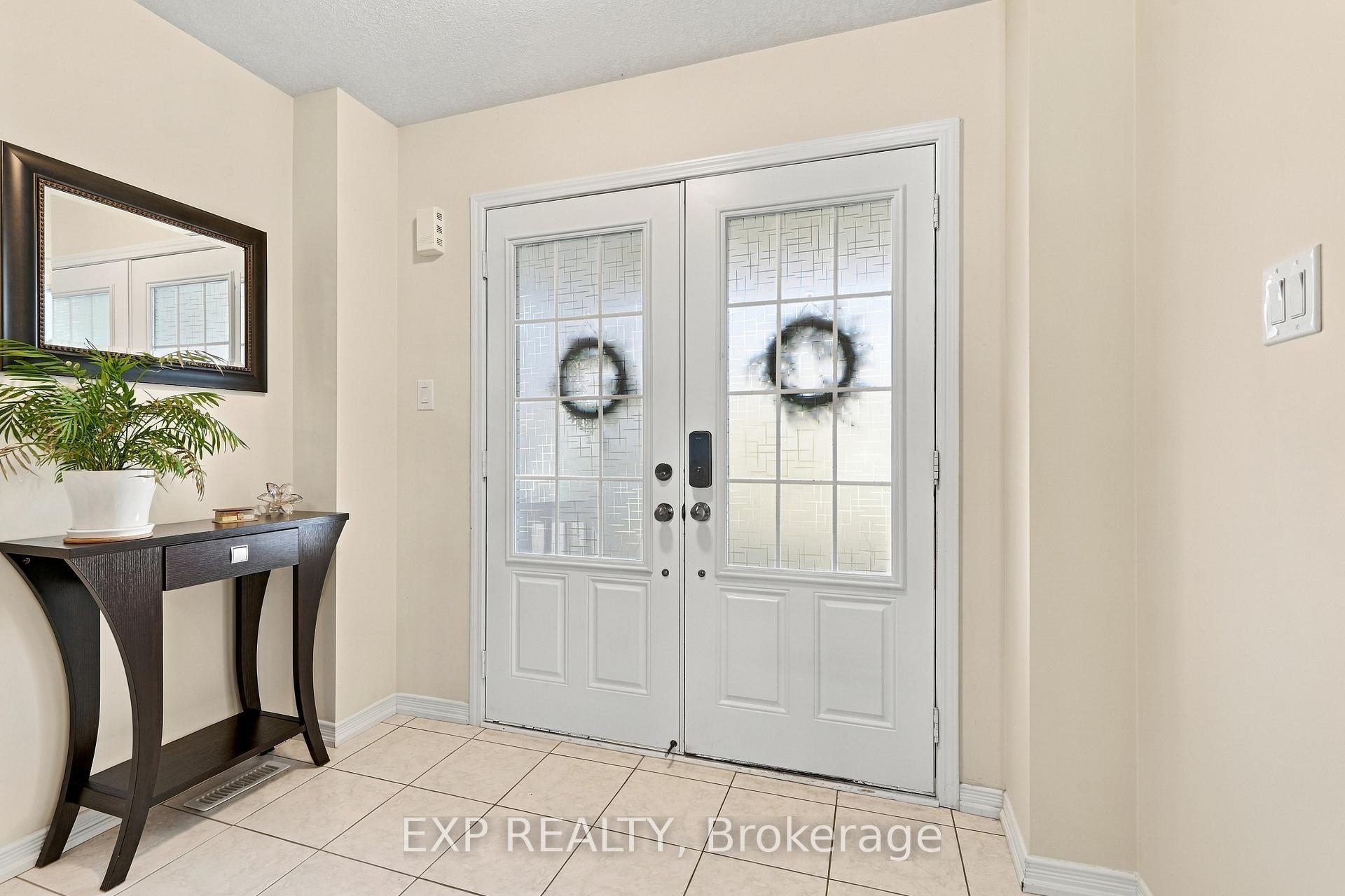 Photo 3 of 7720 Shadbush Lane, Niagara Falls, Brown — HOMEH