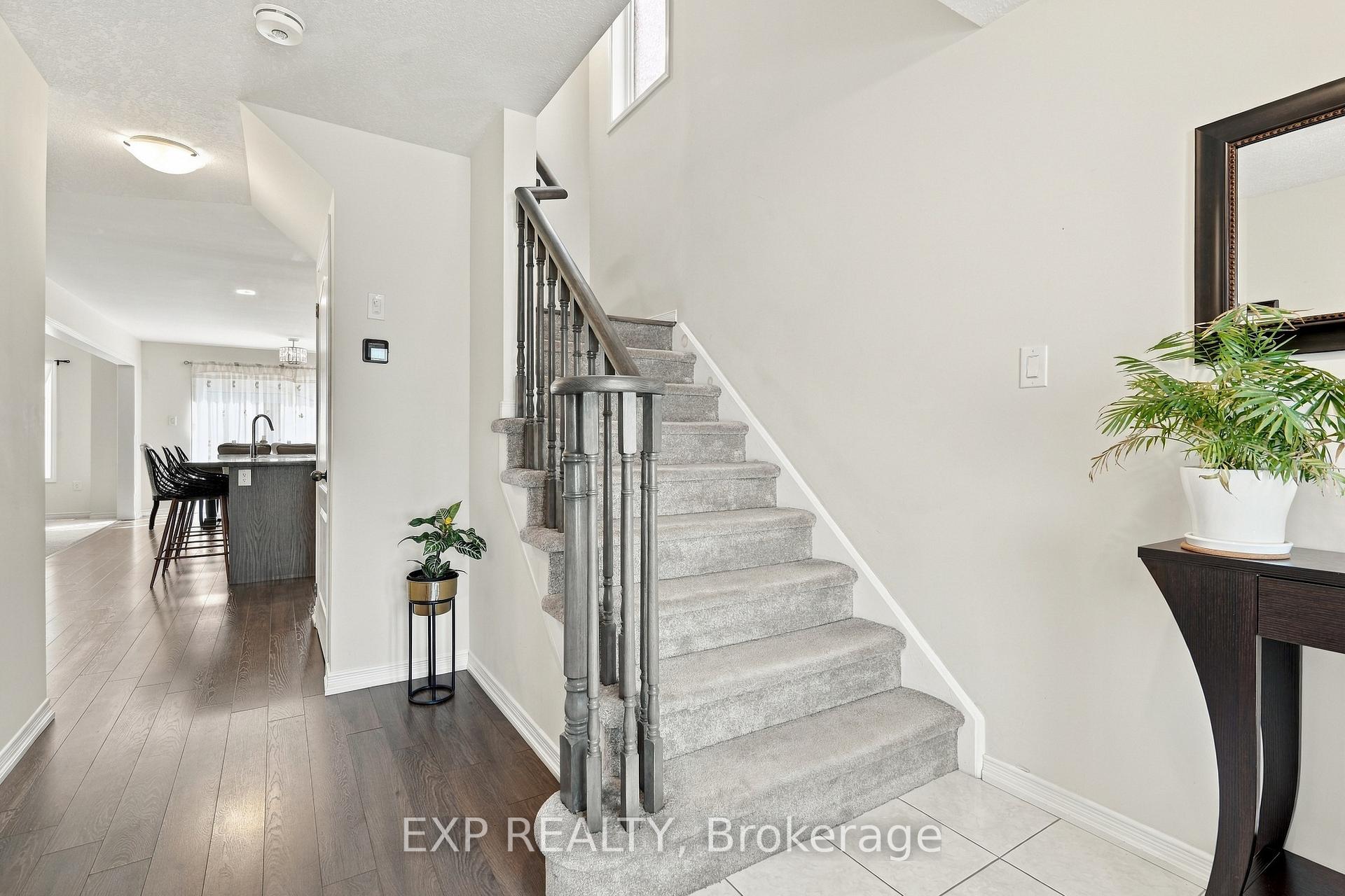 Photo 4 of 7720 Shadbush Lane, Niagara Falls, Brown — HOMEH