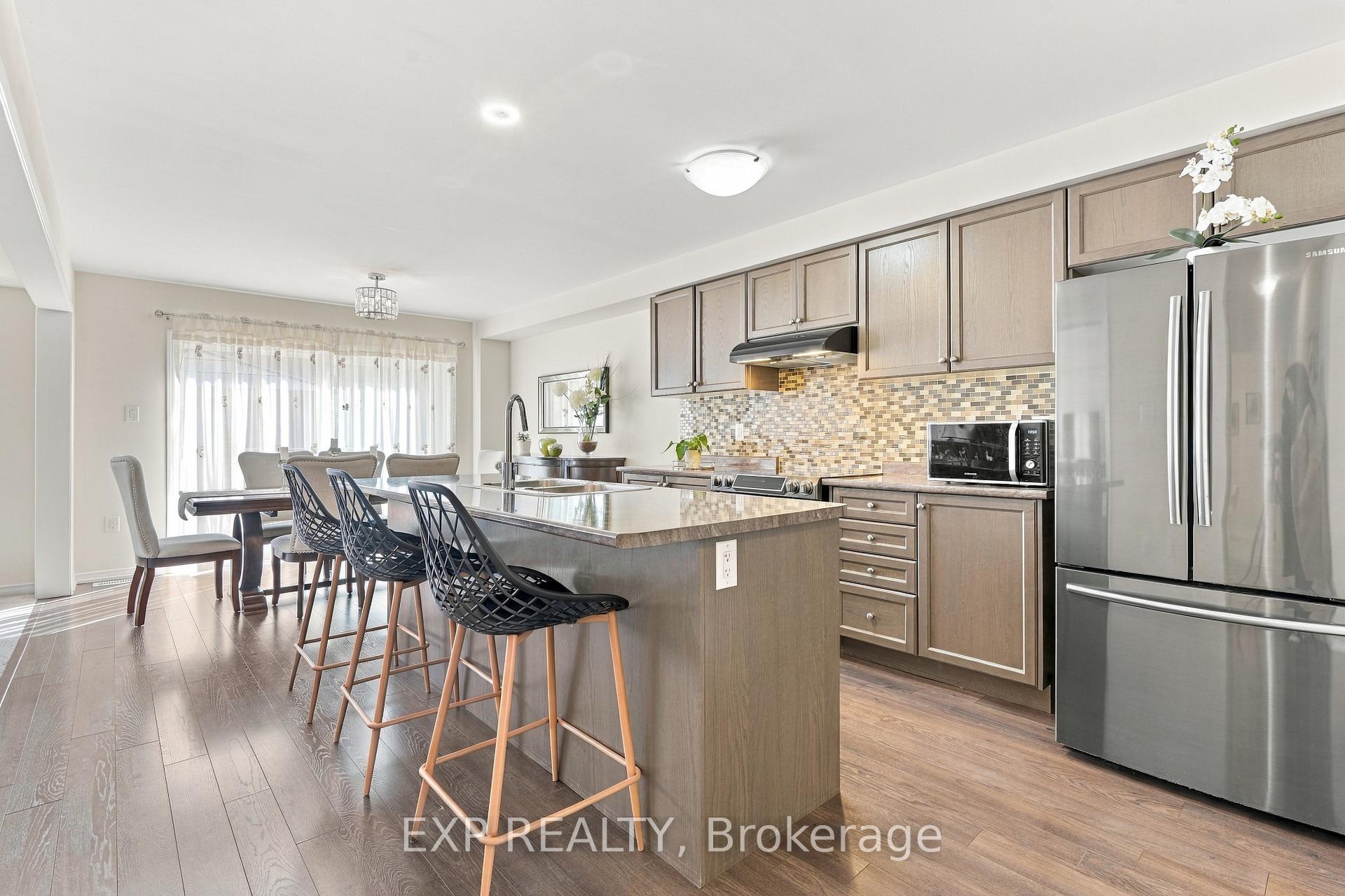 Photo 7 of 7720 Shadbush Lane, Niagara Falls, Brown — HOMEH
