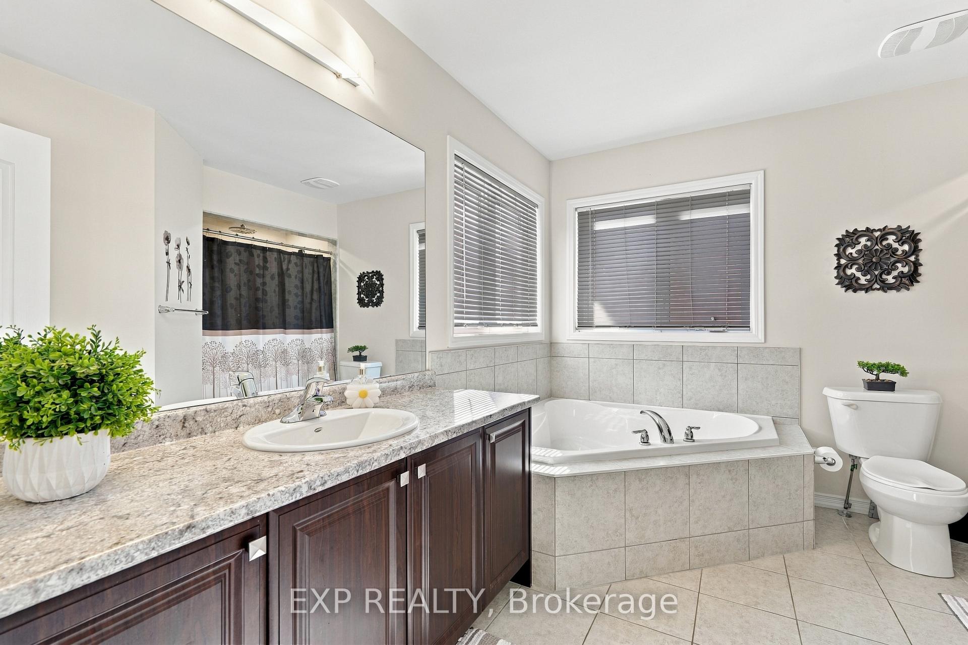 Photo 16 of 7720 Shadbush Lane, Niagara Falls, Brown — HOMEH