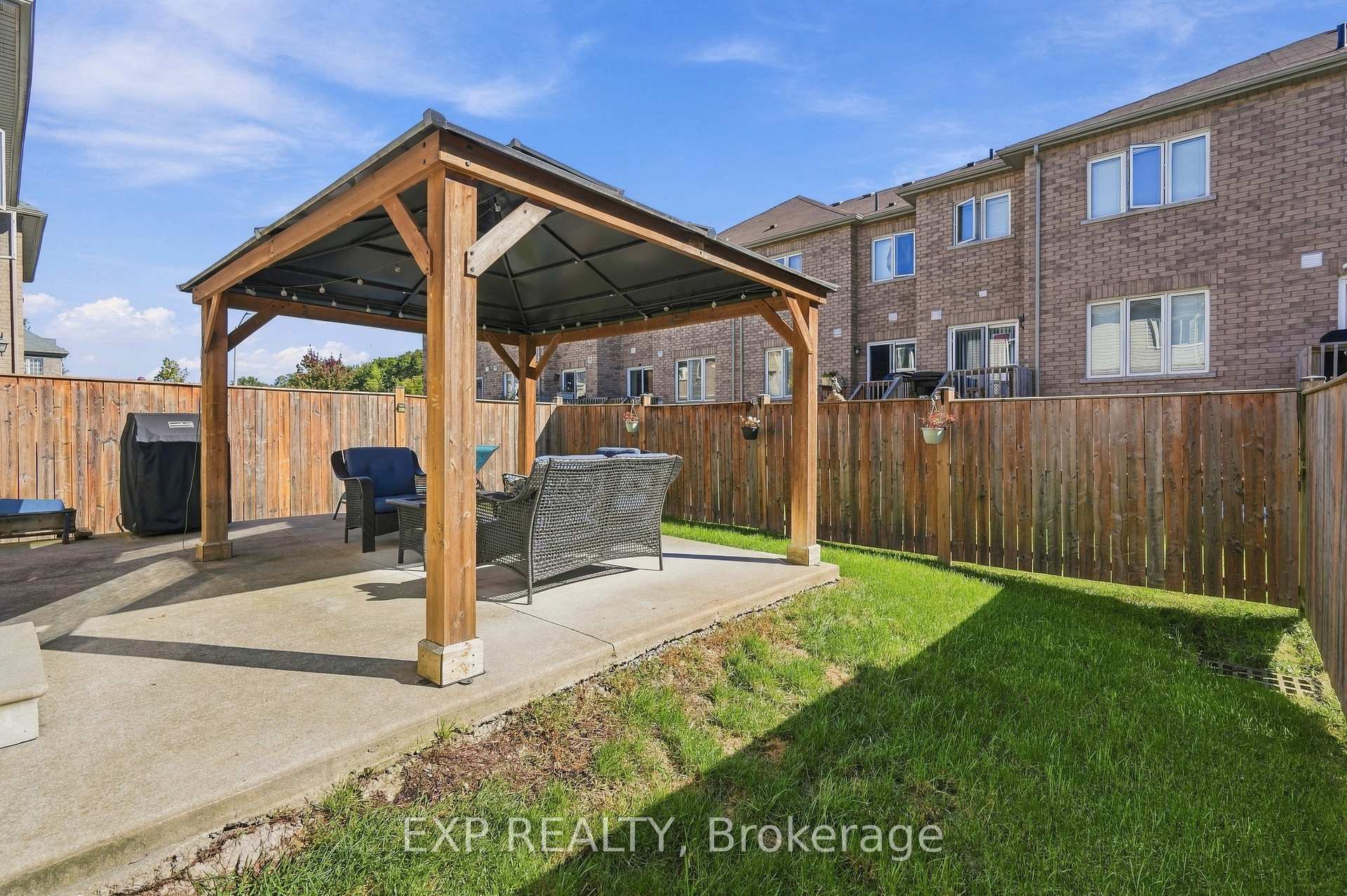 Photo 22 of 7720 Shadbush Lane, Niagara Falls, Brown — HOMEH