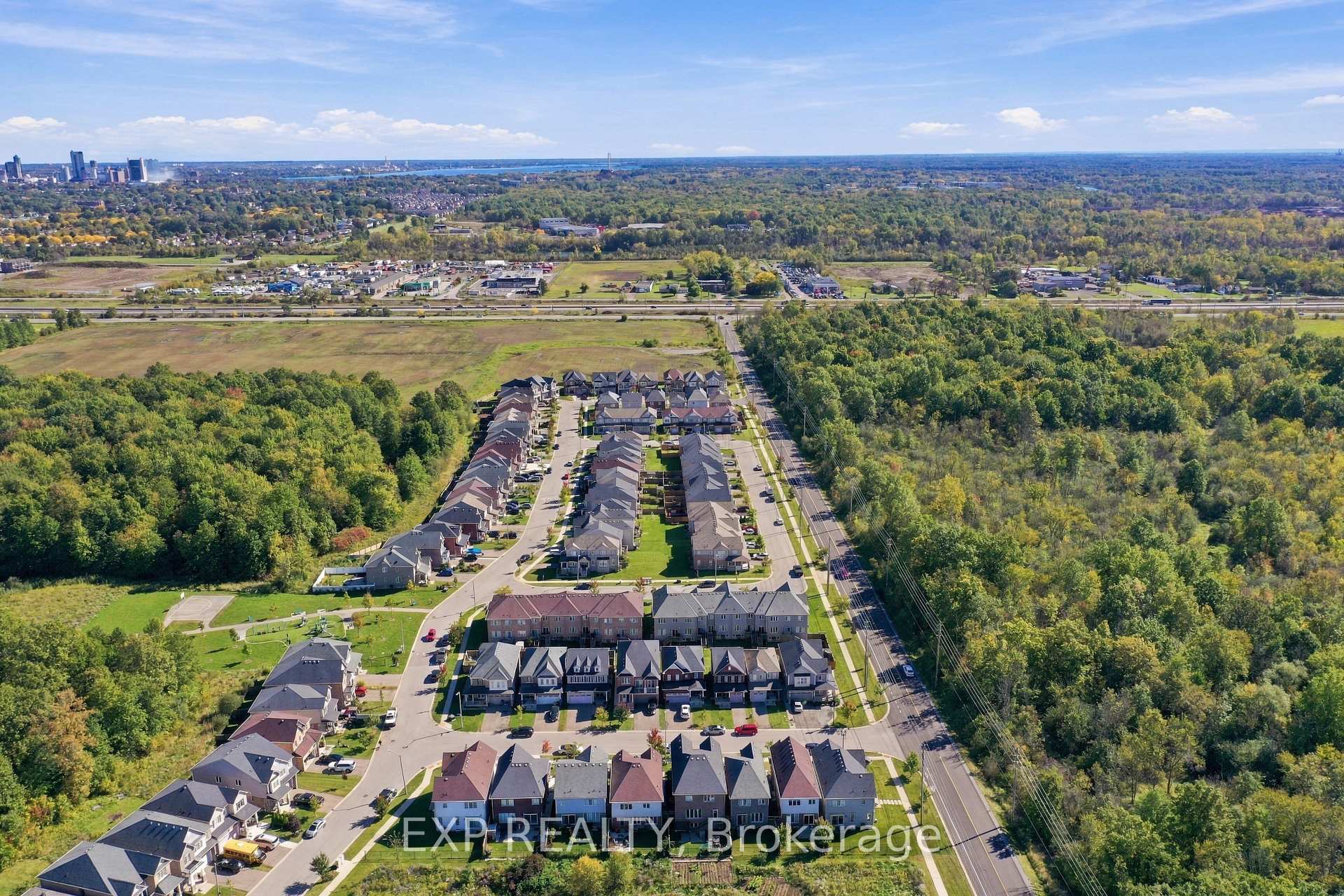 Photo 28 of 7720 Shadbush Lane, Niagara Falls, Brown — HOMEH