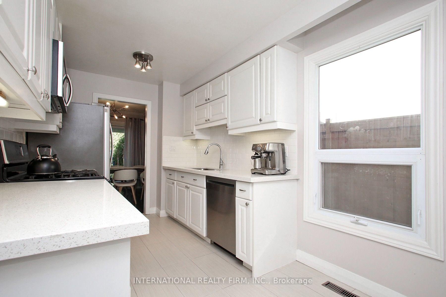 Photo 7 of 1876 Bicroft Court, Pickering, Liverpool — HOMEH