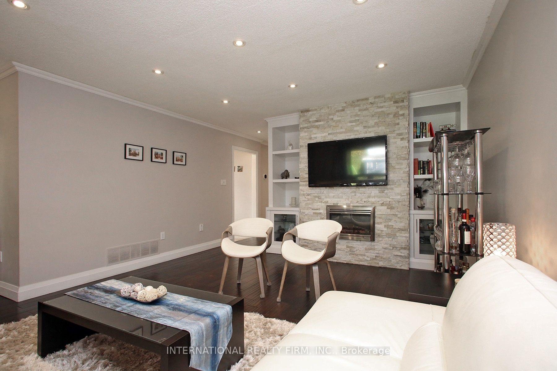 Photo 11 of 1876 Bicroft Court, Pickering, Liverpool — HOMEH