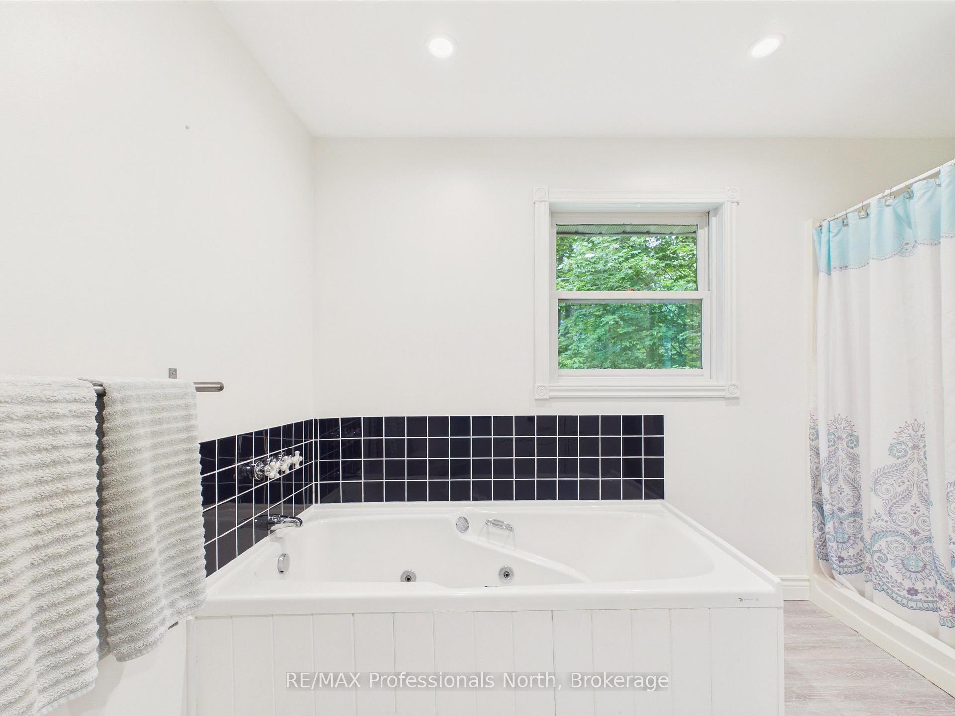 Photo 13 of 1130 Cedar Lane, Bracebridge, Macaulay — HOMEH