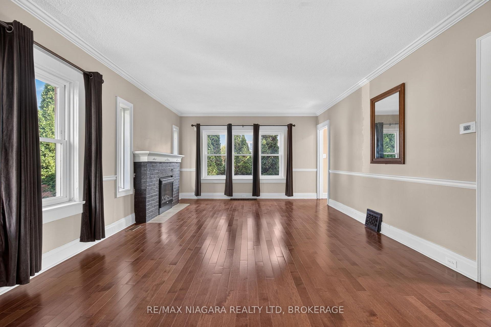 Photo 11 of 5657 Prince Edward Avenue, Niagara Falls, Hospital — HOMEH