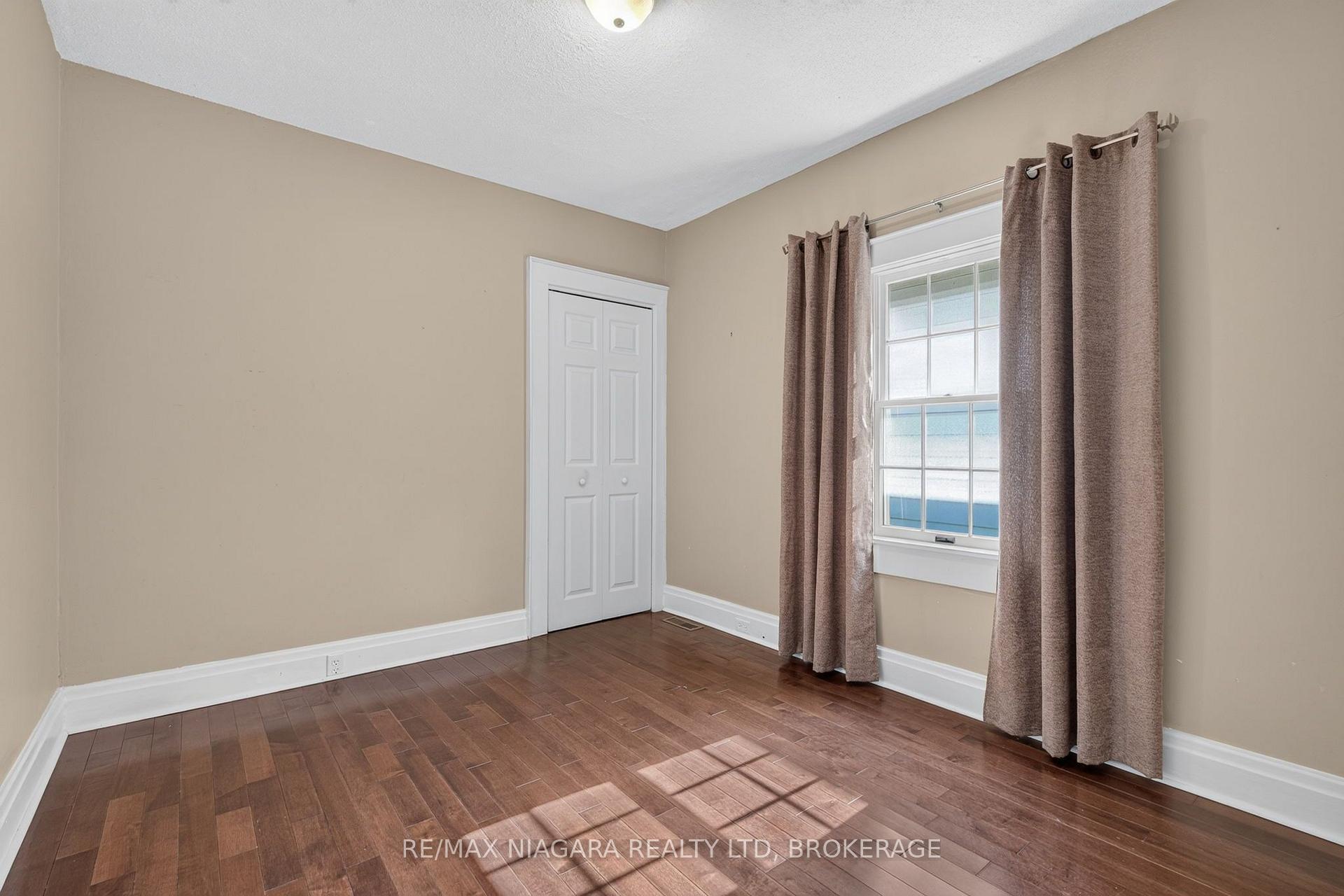 Photo 13 of 5657 Prince Edward Avenue, Niagara Falls, Hospital — HOMEH