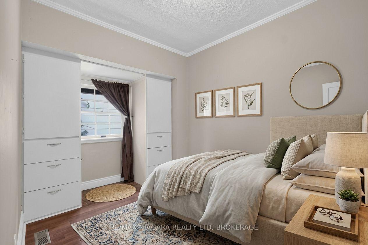 Photo 15 of 5657 Prince Edward Avenue, Niagara Falls, Hospital — HOMEH