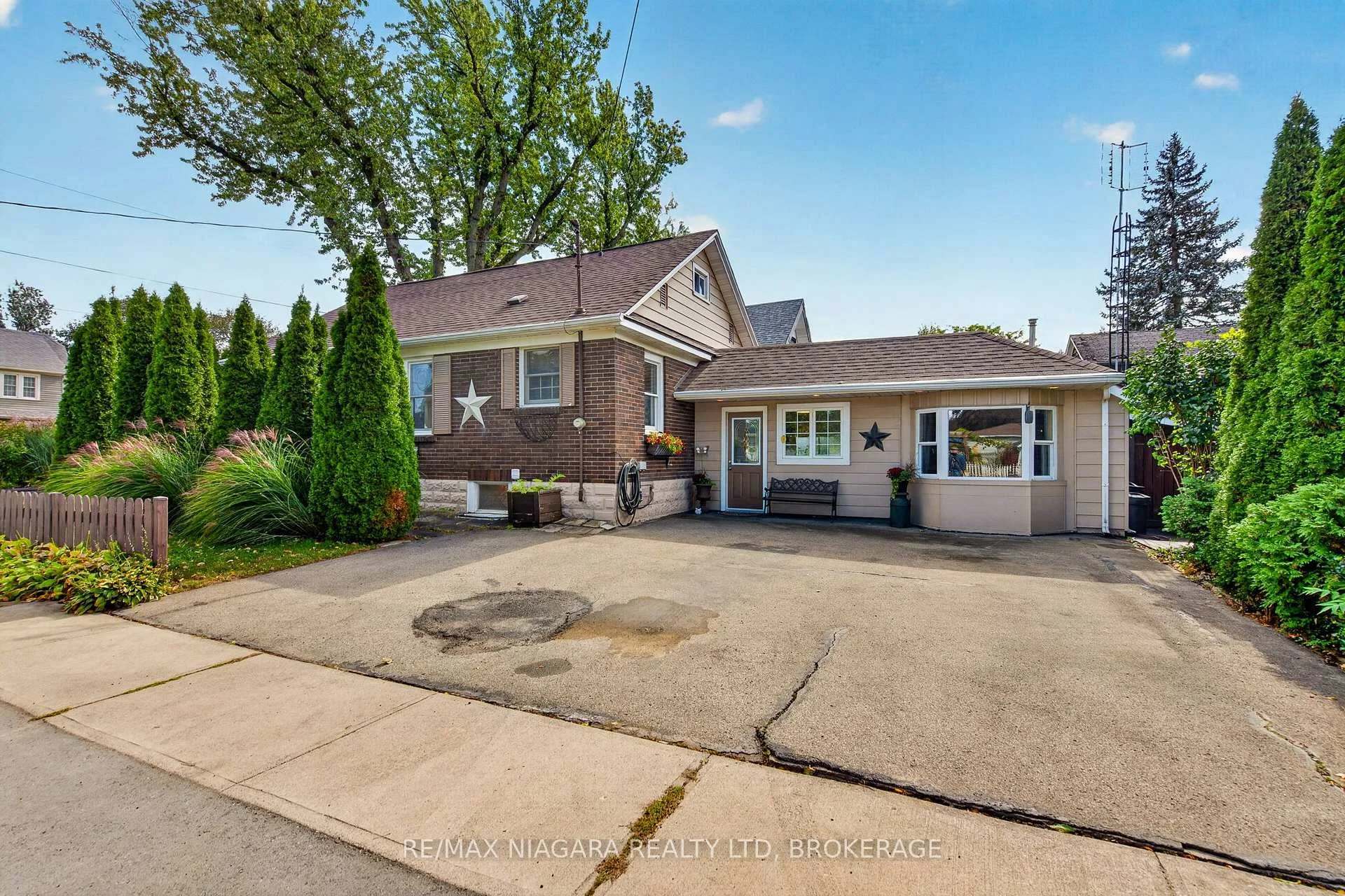 Photo 3 of 5657 Prince Edward Avenue, Niagara Falls, Hospital — HOMEH