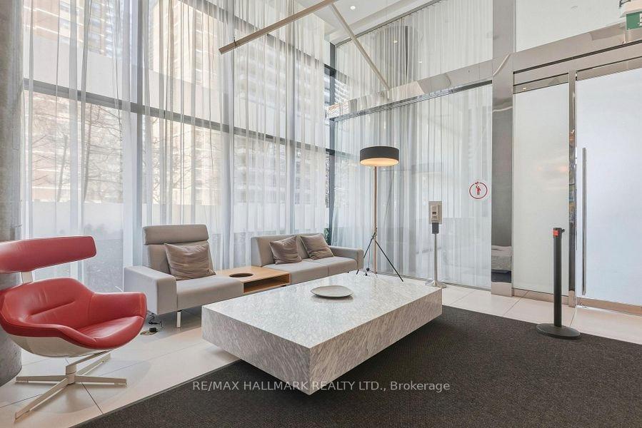 Photo 4 of Unit PH 2, 185 Roehampton Avenue, Toronto, Mount Pleasant West — HOMEH