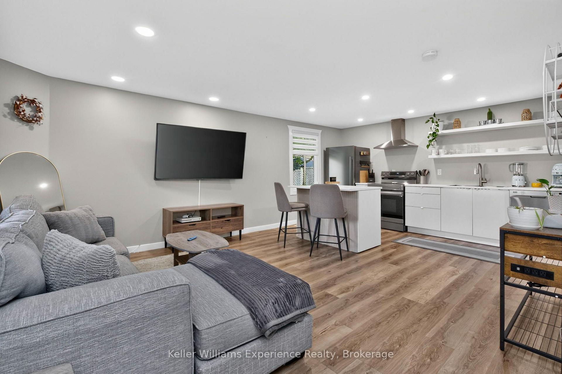 Photo 8 of 229 Donalda Street, Midland — HOMEH