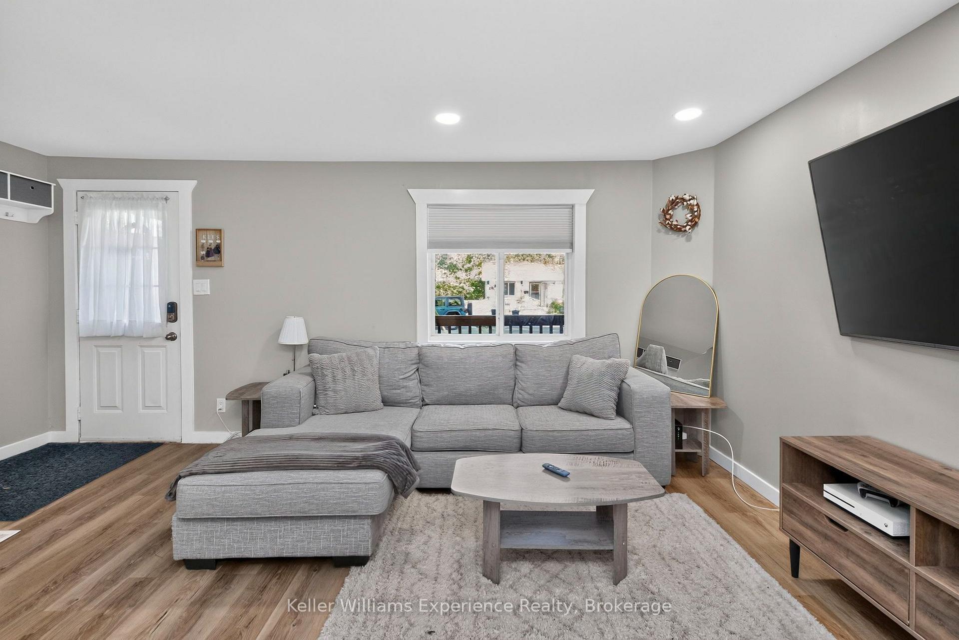 Photo 10 of 229 Donalda Street, Midland — HOMEH