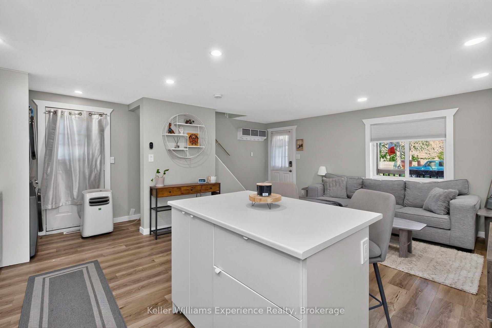 Photo 11 of 229 Donalda Street, Midland — HOMEH