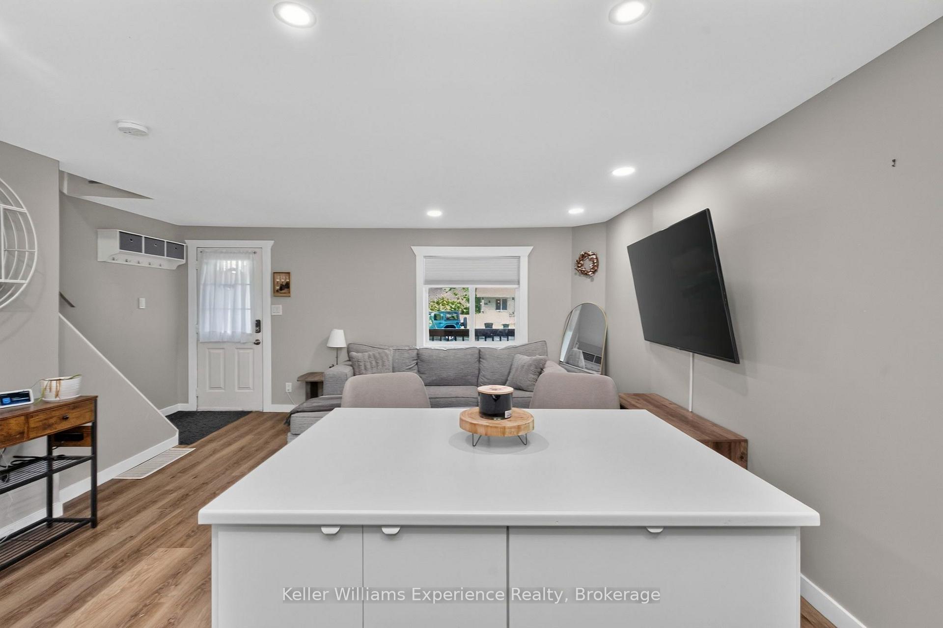 Photo 16 of 229 Donalda Street, Midland — HOMEH