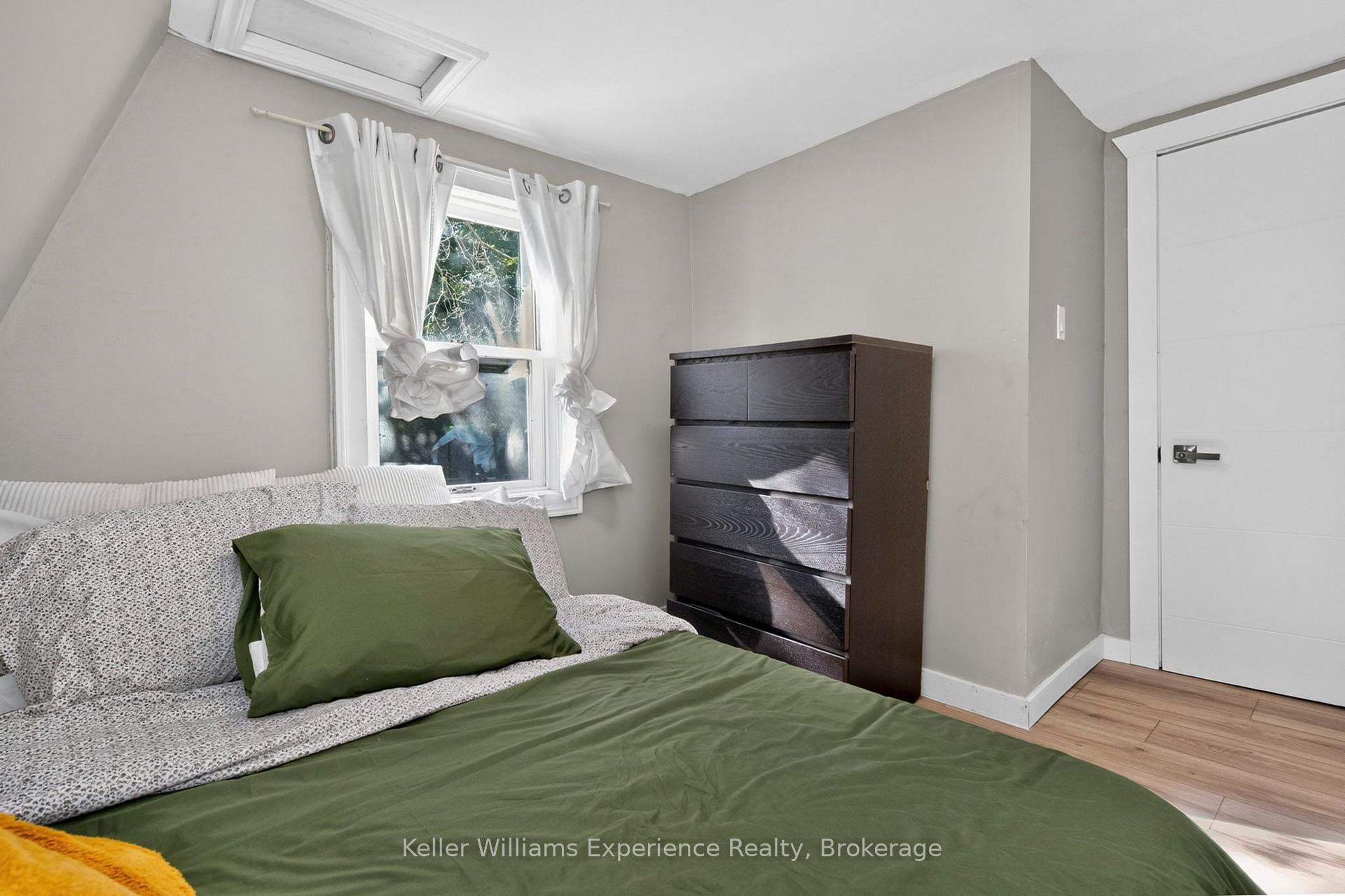 Photo 22 of 229 Donalda Street, Midland — HOMEH