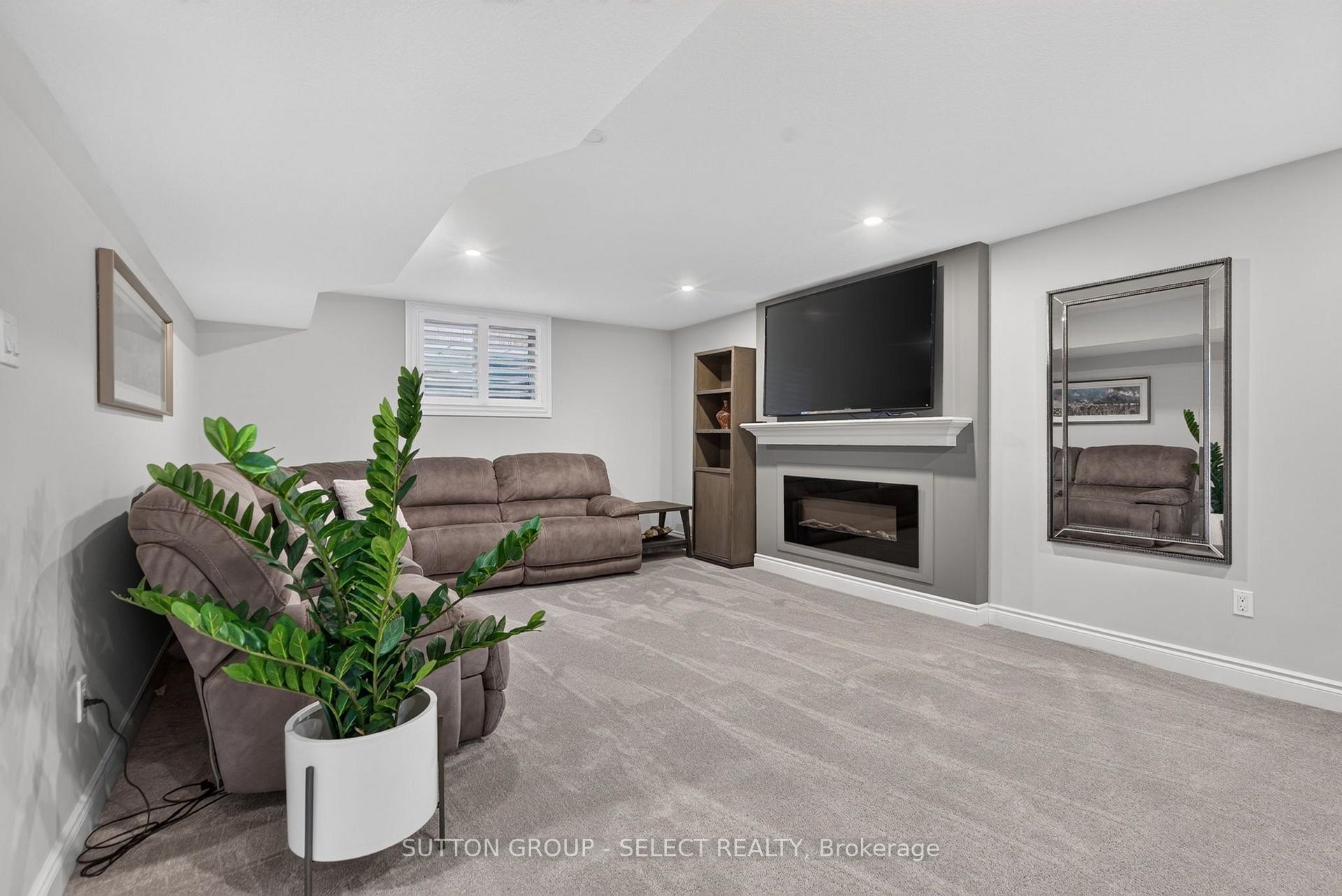 Photo 31 of 1042 Melsetter Way, London, North S — HOMEH