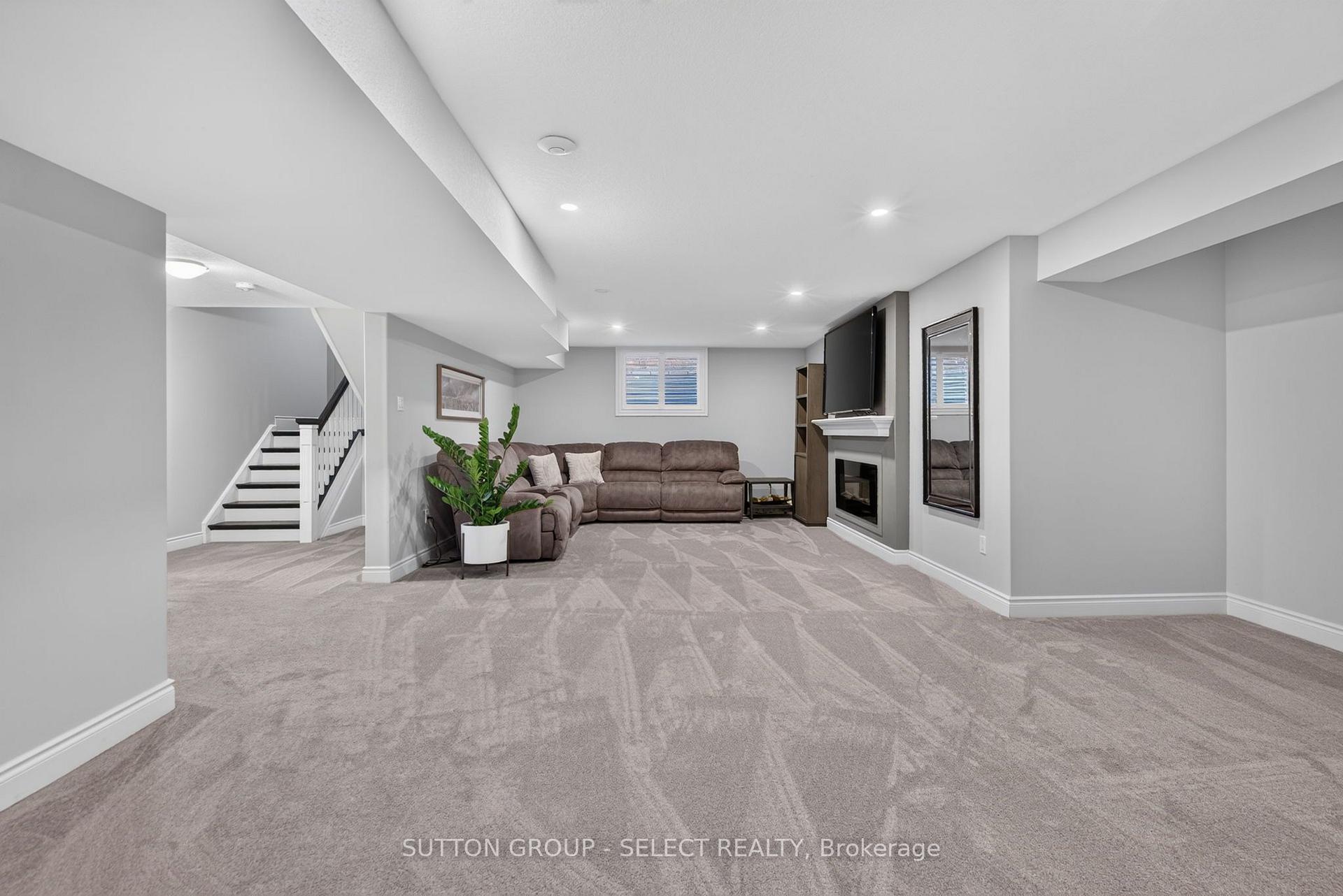 Photo 32 of 1042 Melsetter Way, London, North S — HOMEH