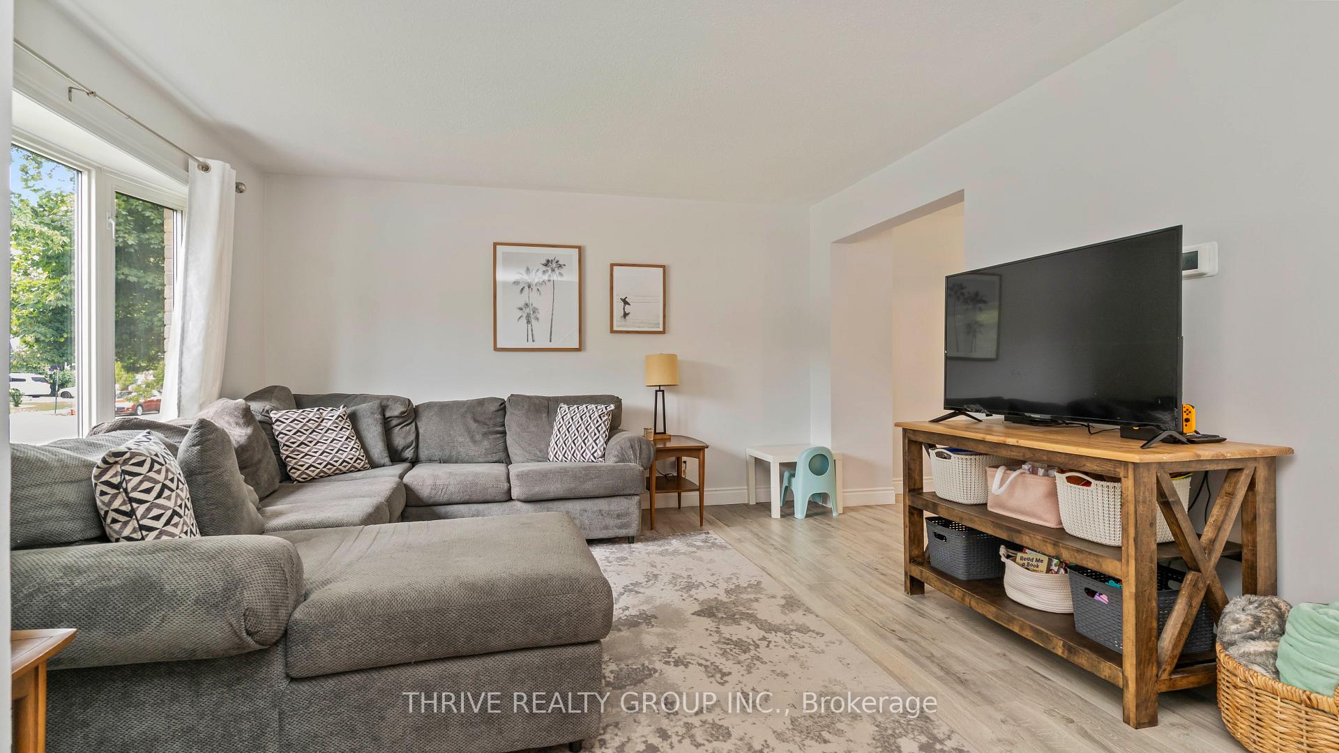 Photo 3 of 83 Scotchmere Crescent, London, South X — HOMEH