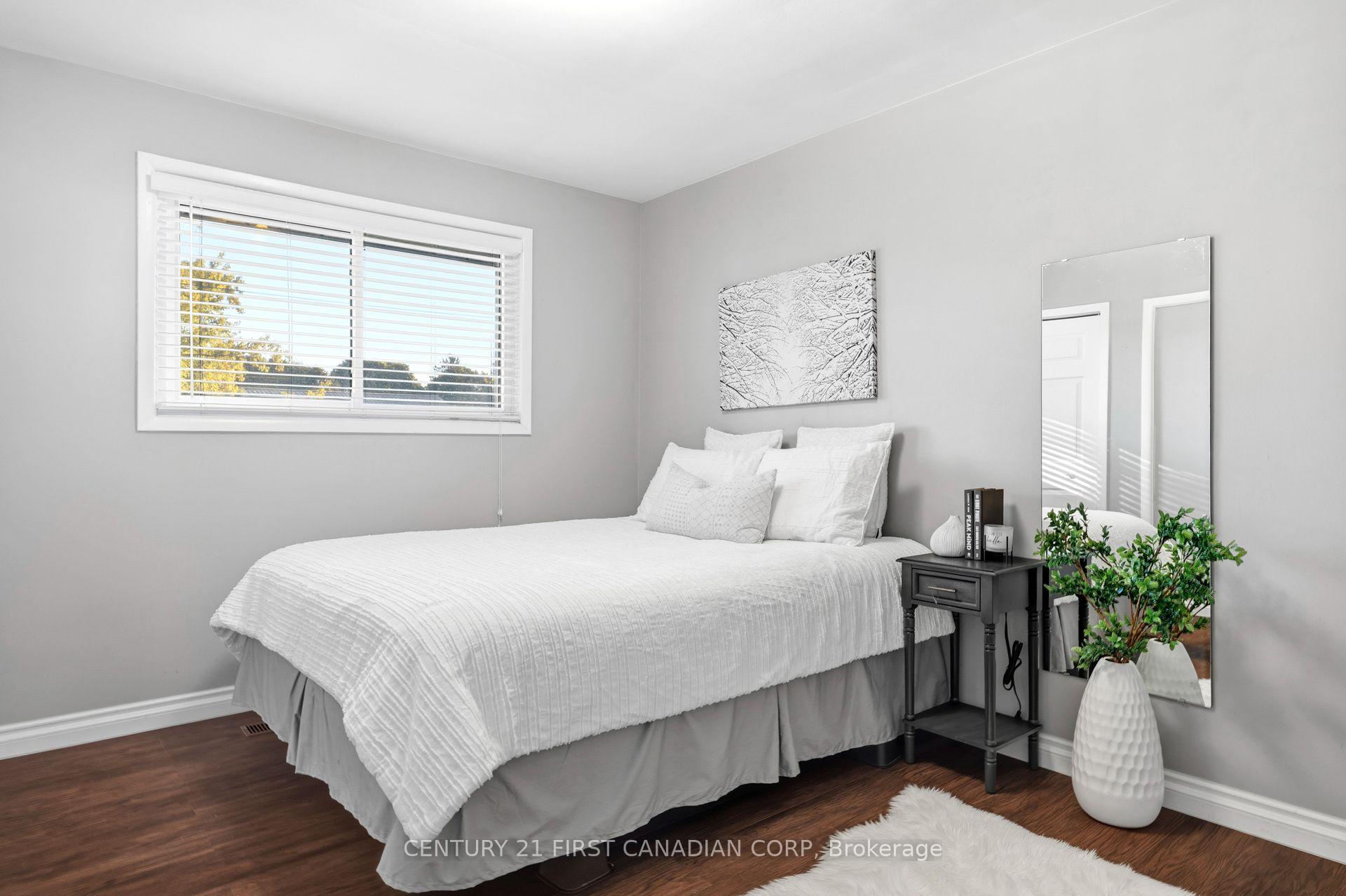 Photo 17 of 175 Bancroft Road, London, East I — HOMEH