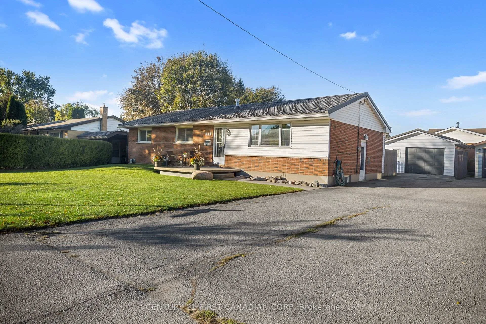 Photo 2 of 175 Bancroft Road, London, East I — HOMEH