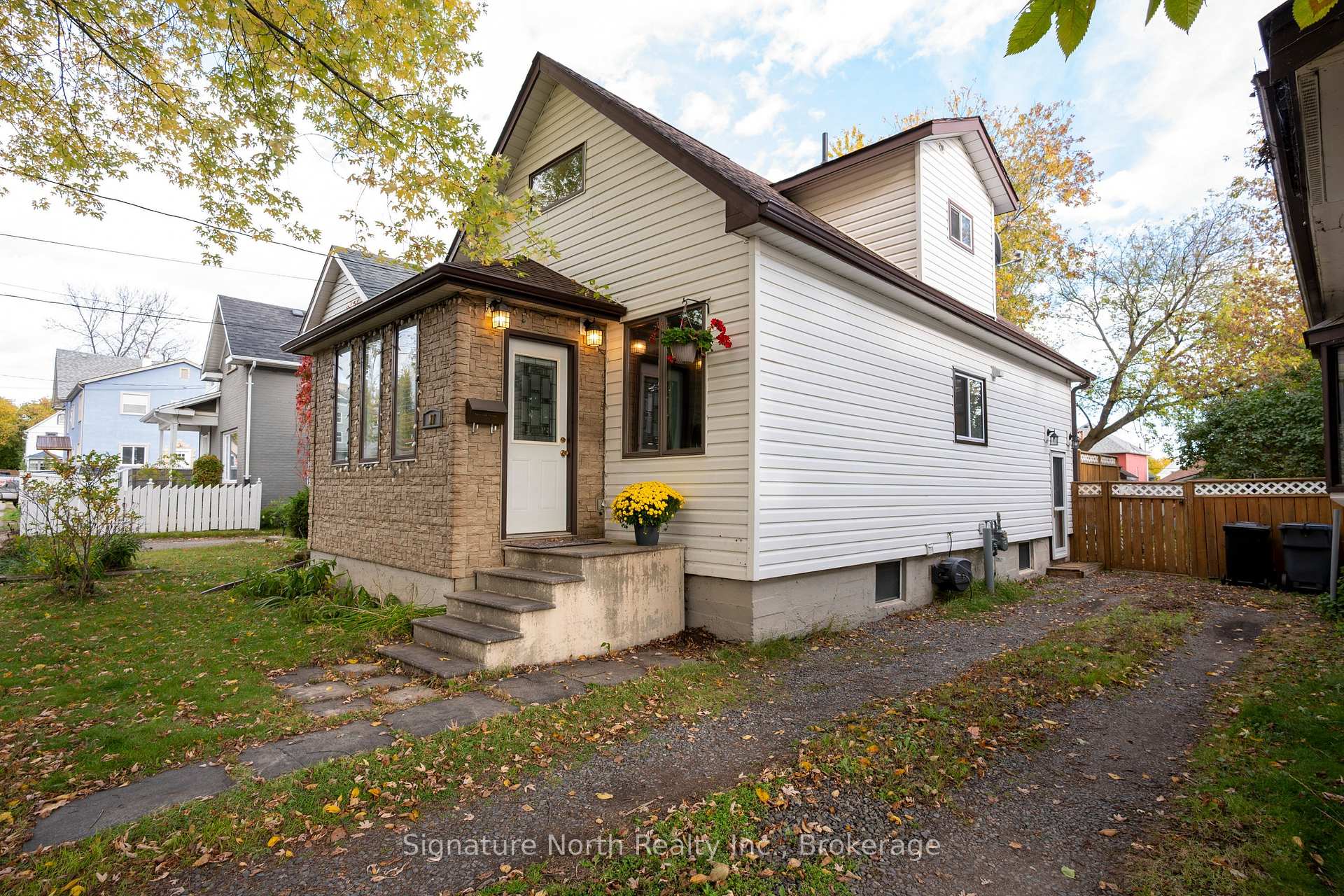 Photo 2 of 17 Ontario Street W, Thunder Bay, Court / Cumberland — HOMEH