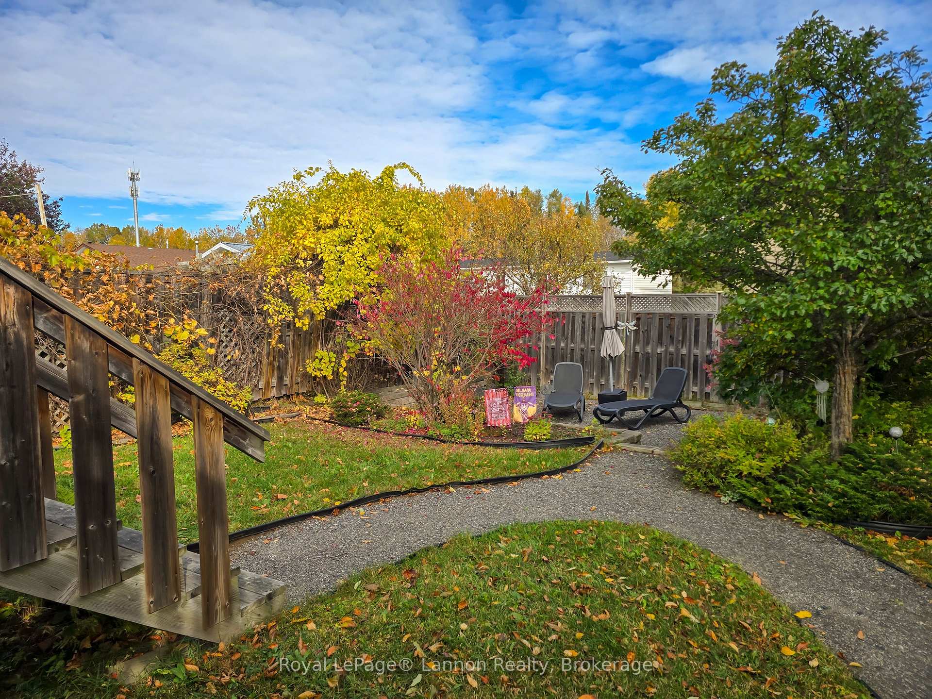 Photo 4 of 612 Lanark Crescent, Thunder Bay, County Park — HOMEH