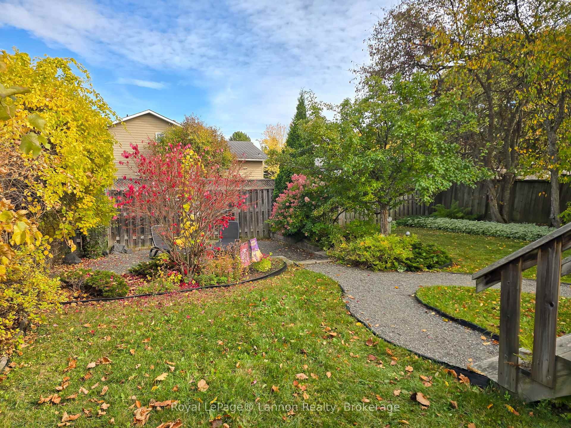 Photo 5 of 612 Lanark Crescent, Thunder Bay, County Park — HOMEH
