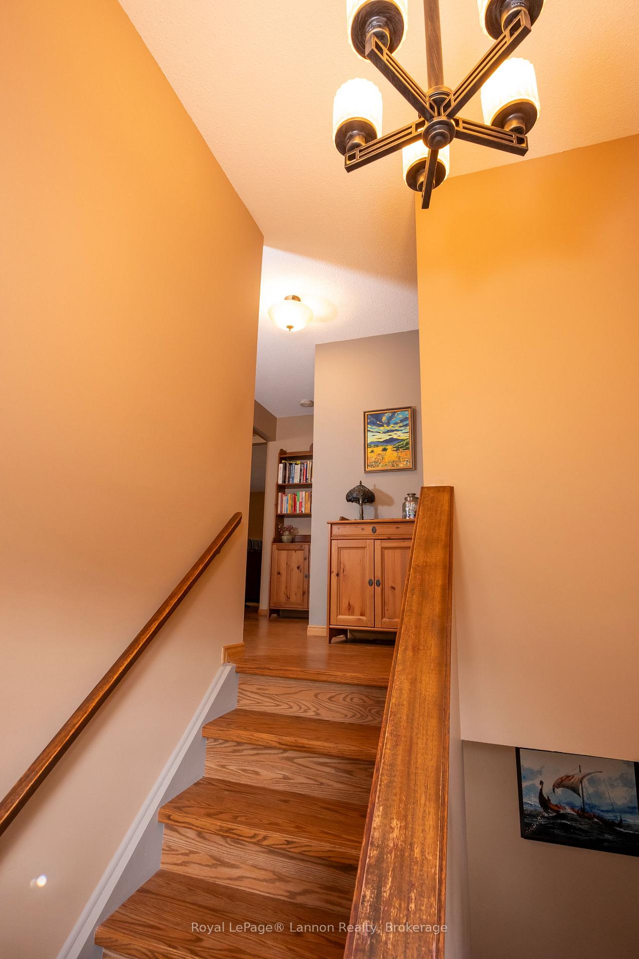 Photo 10 of 612 Lanark Crescent, Thunder Bay, County Park — HOMEH