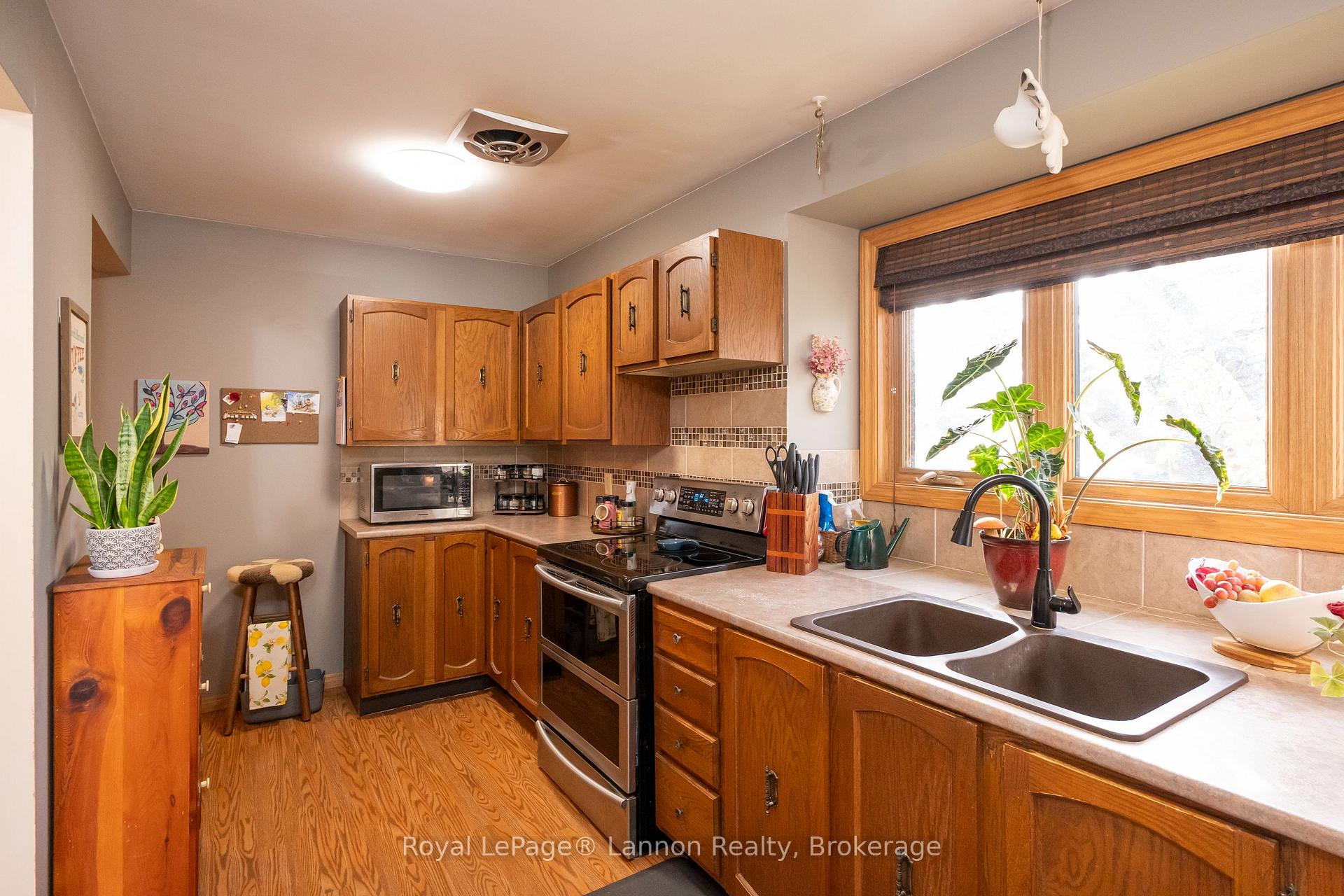 Photo 13 of 612 Lanark Crescent, Thunder Bay, County Park — HOMEH