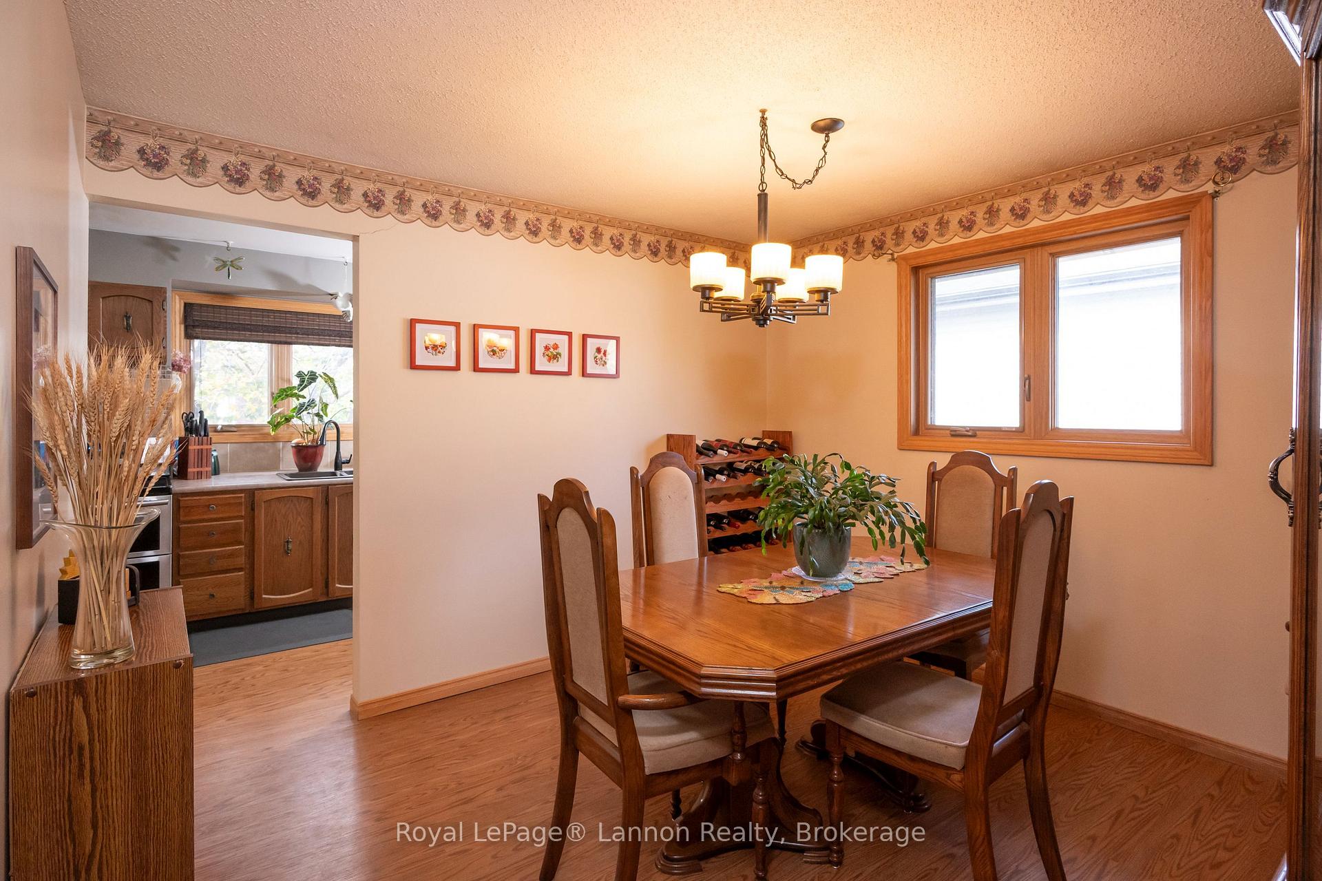 Photo 16 of 612 Lanark Crescent, Thunder Bay, County Park — HOMEH