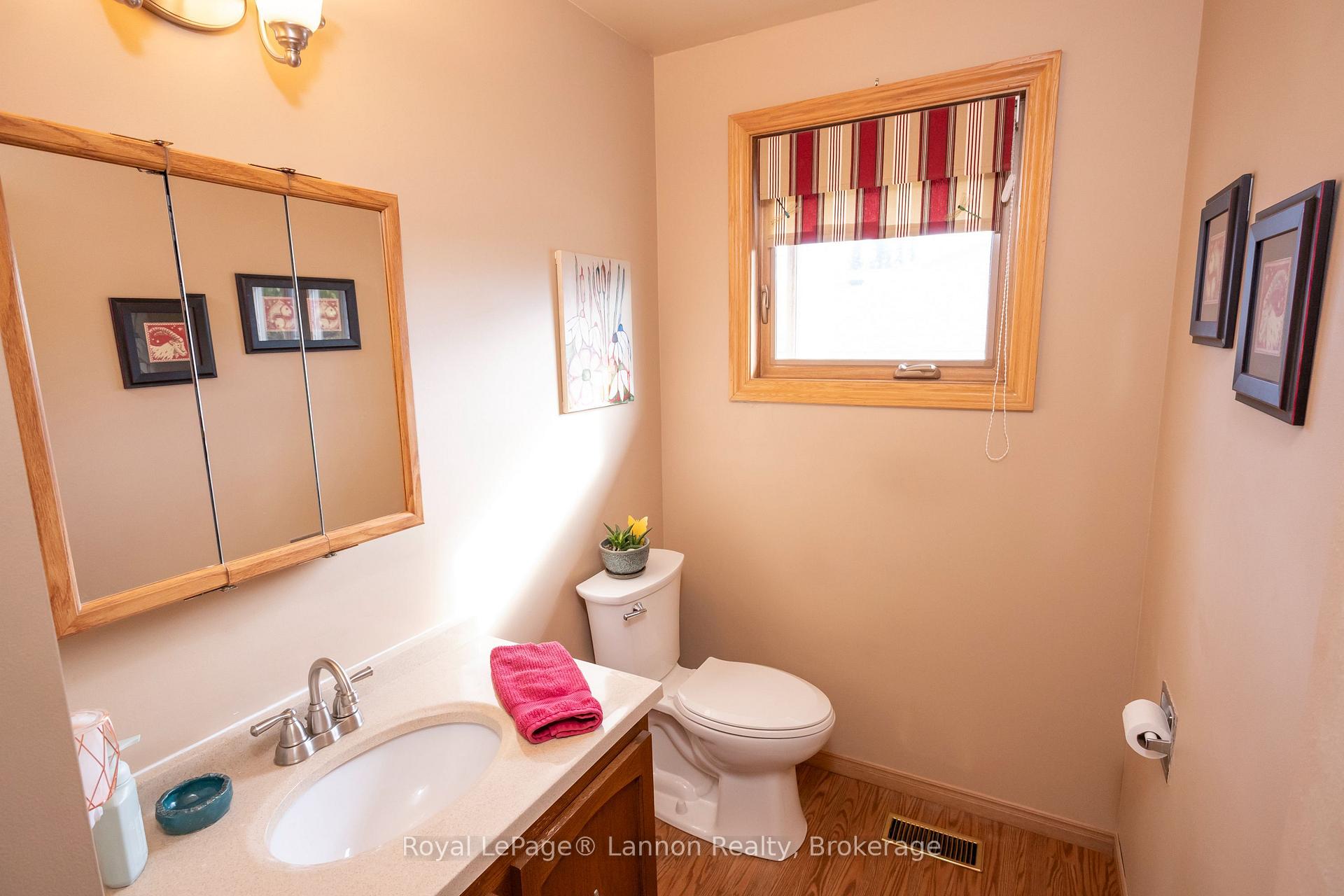 Photo 18 of 612 Lanark Crescent, Thunder Bay, County Park — HOMEH