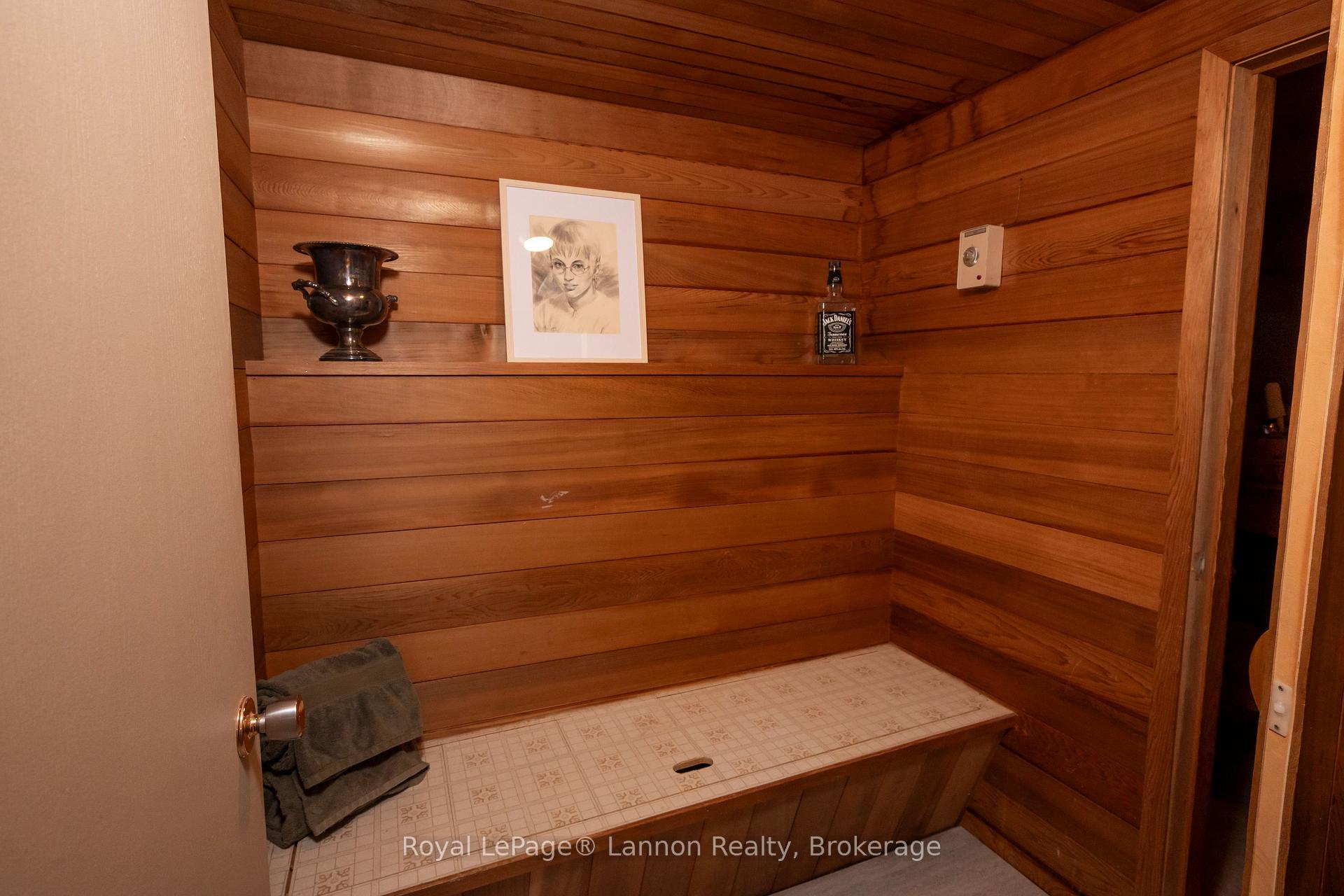 Photo 29 of 612 Lanark Crescent, Thunder Bay, County Park — HOMEH