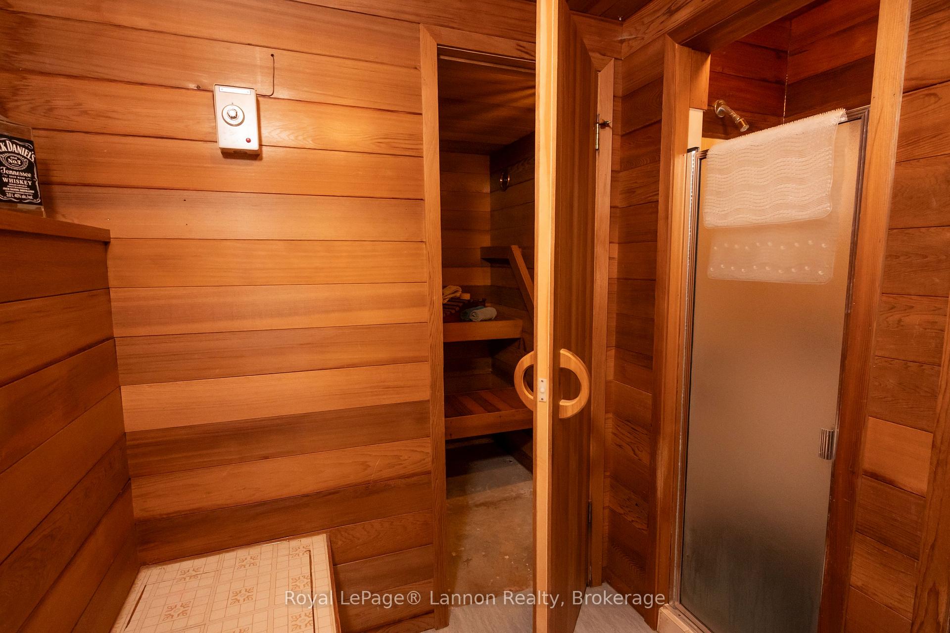 Photo 30 of 612 Lanark Crescent, Thunder Bay, County Park — HOMEH